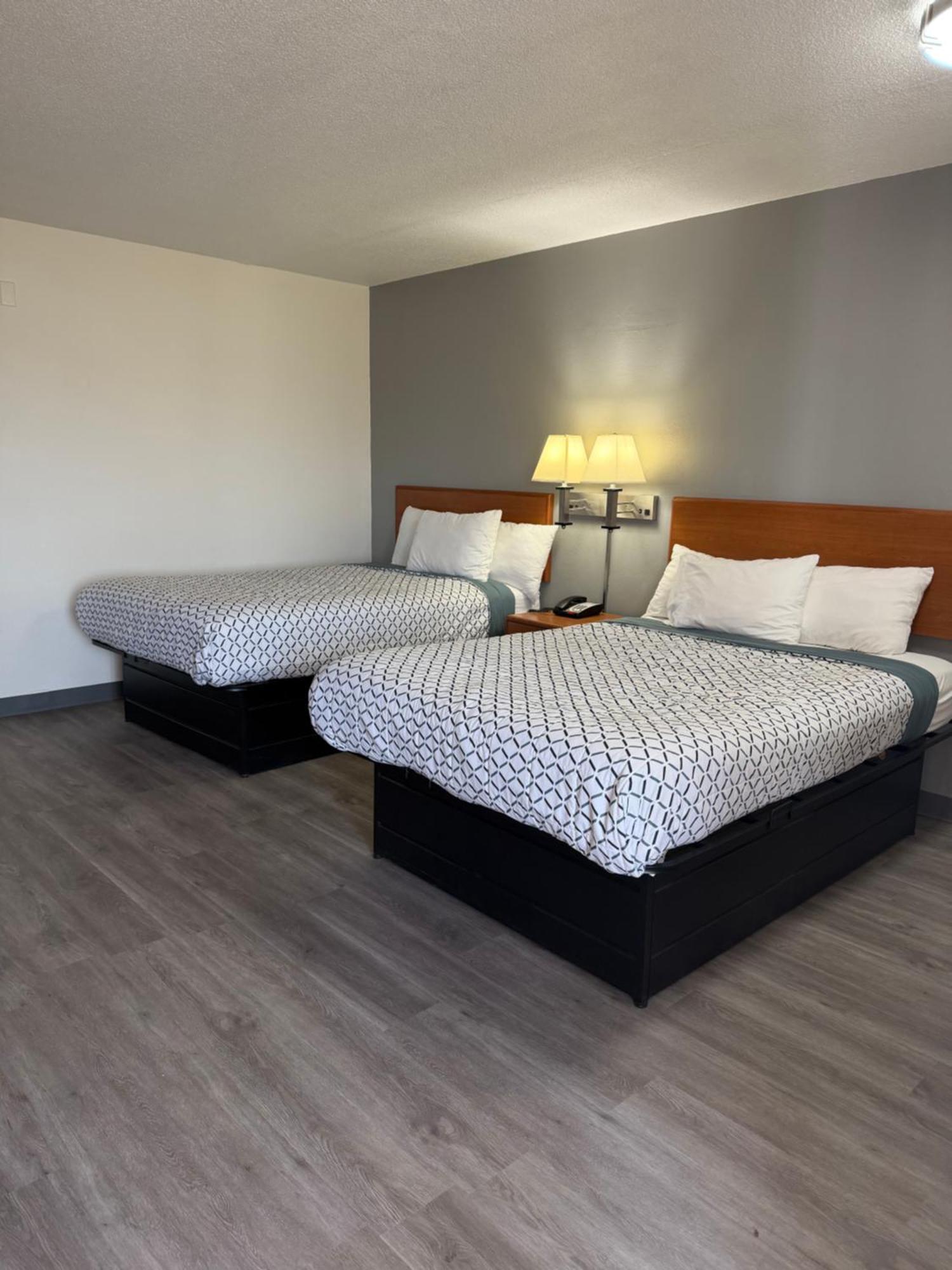 Double Room Two Double Beds Non-Smoking