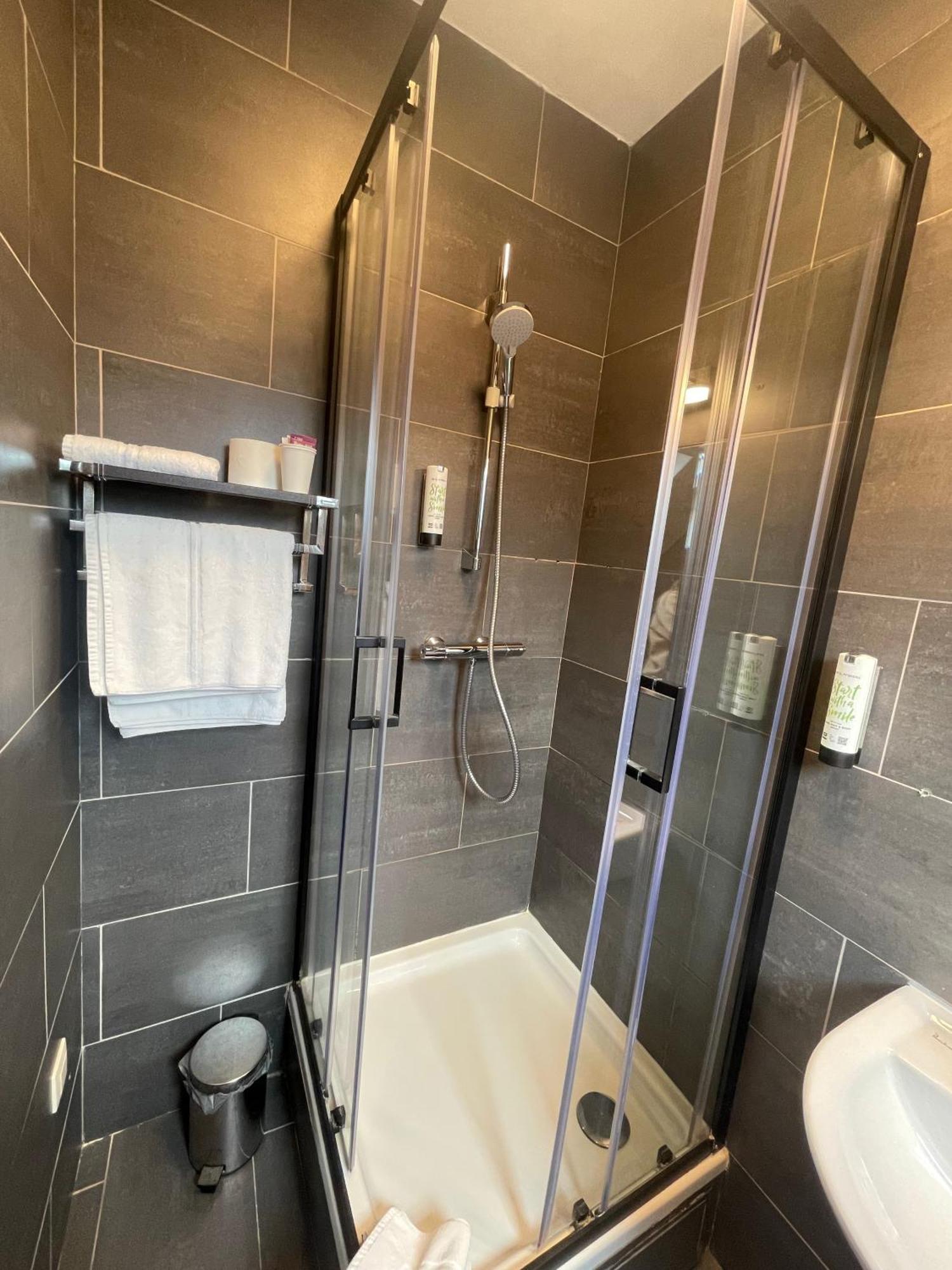 Double Room with Street View