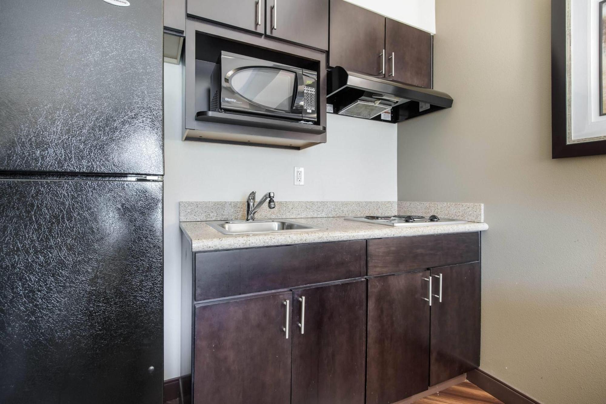 Deluxe King Suite Mobility or Hearing Impaired Access Non-Smoking