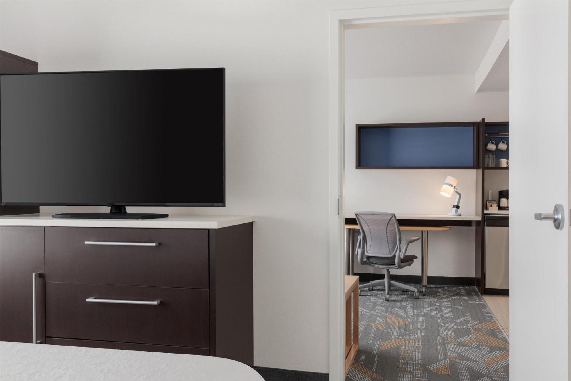 King Suite Mobility Hearing Access or Non-Smoking