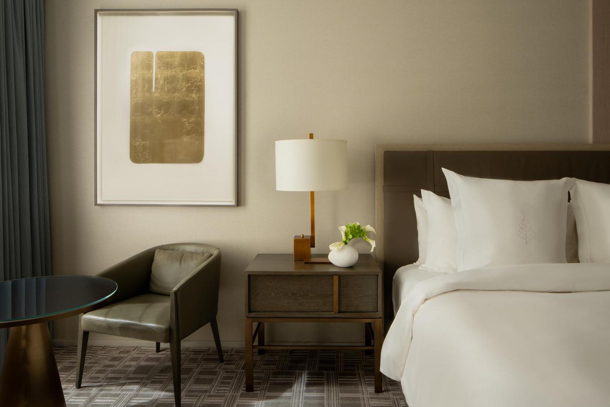 Manhattan Room king bed