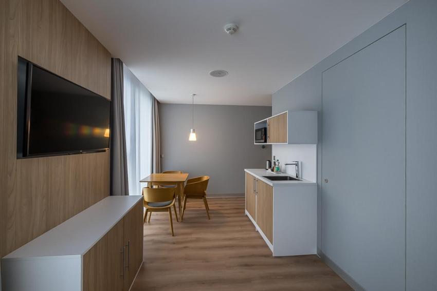 Suite mit Doppelbett, Schlafsofa und Bergblick