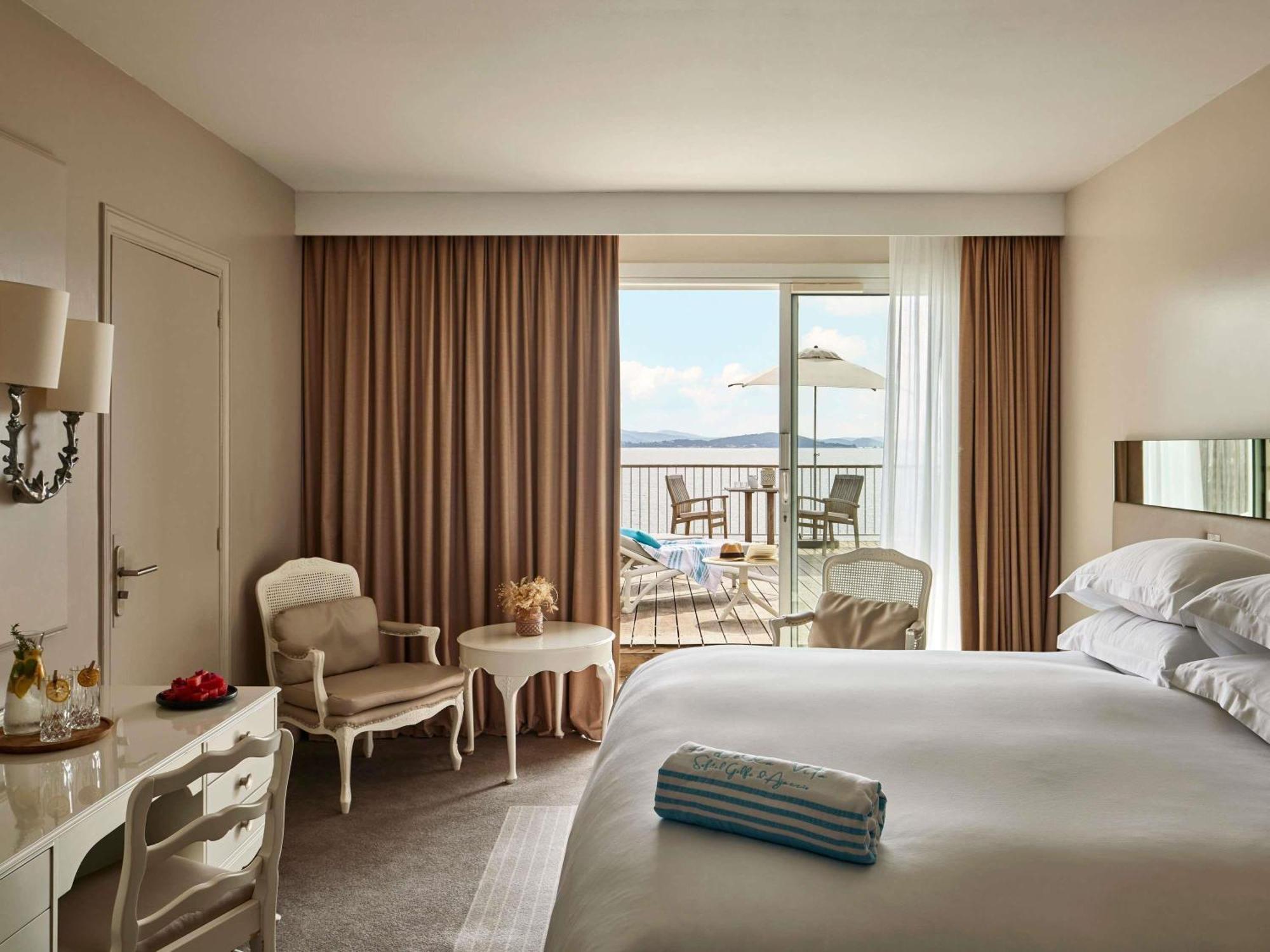 Deluxe Room Private Solarium Sea View