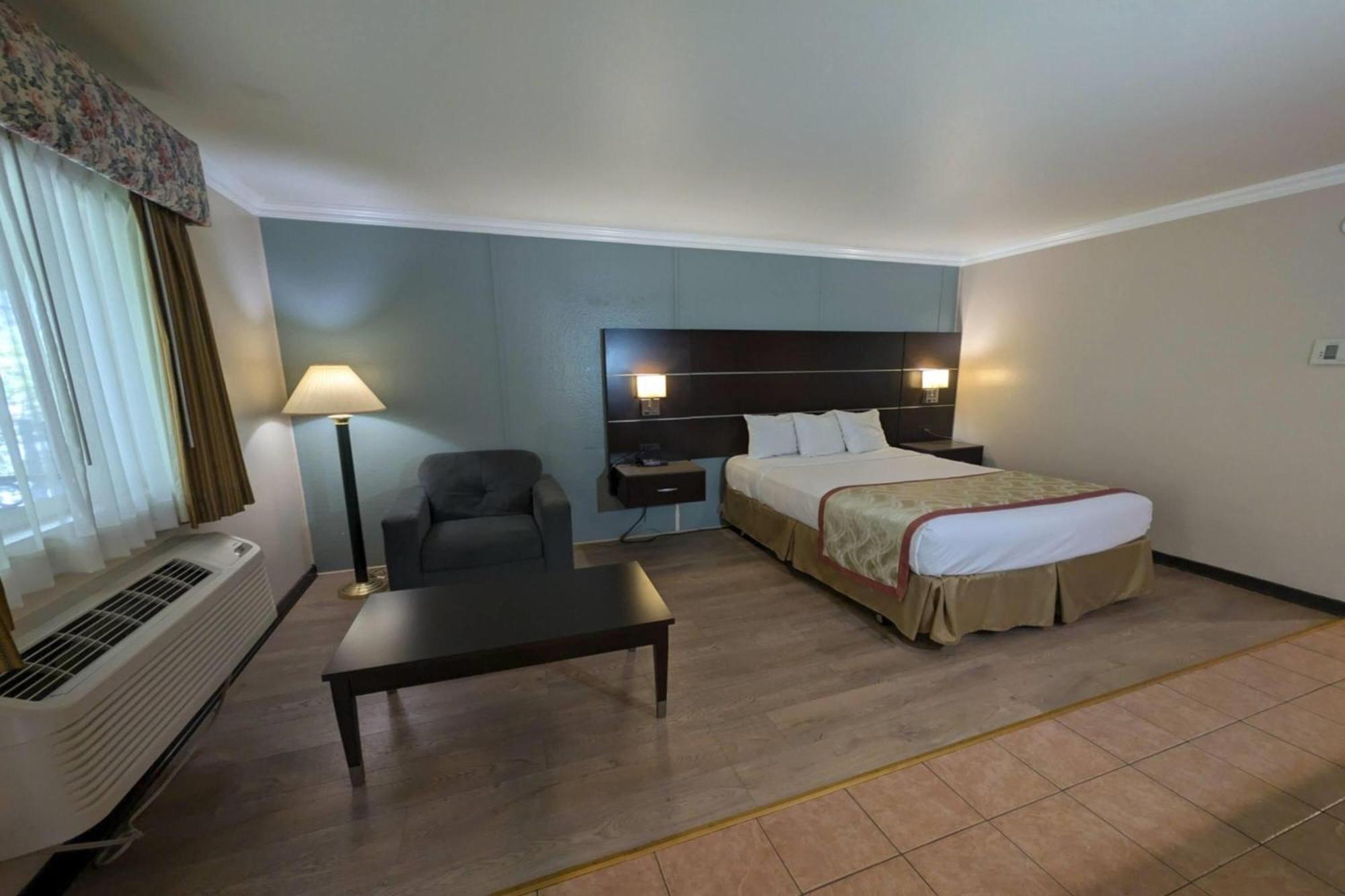 One-Bedroom Suite One King Bed One Queen Bed Non-Smoking