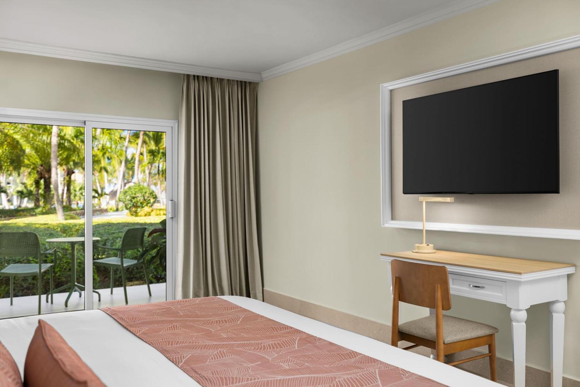 Standard King Room - Tropical View