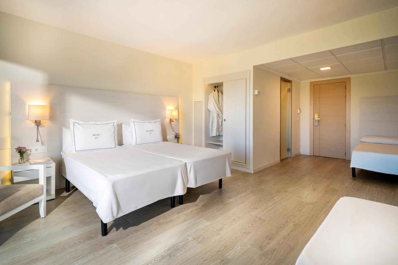 Quarto Familiar com Varanda (2 Adultos + 2 Criança)
