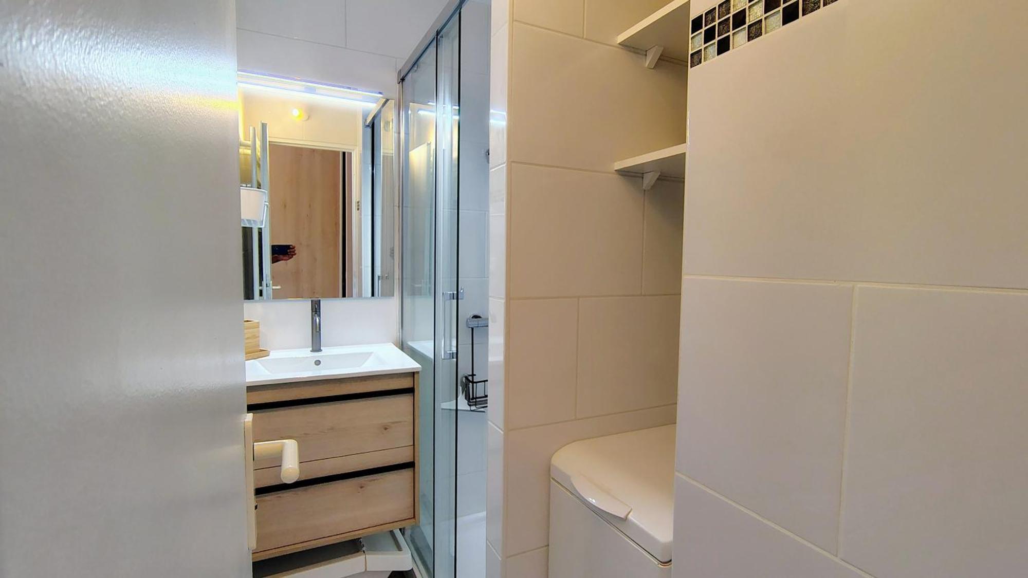 Superior One-Bedroom Apartment