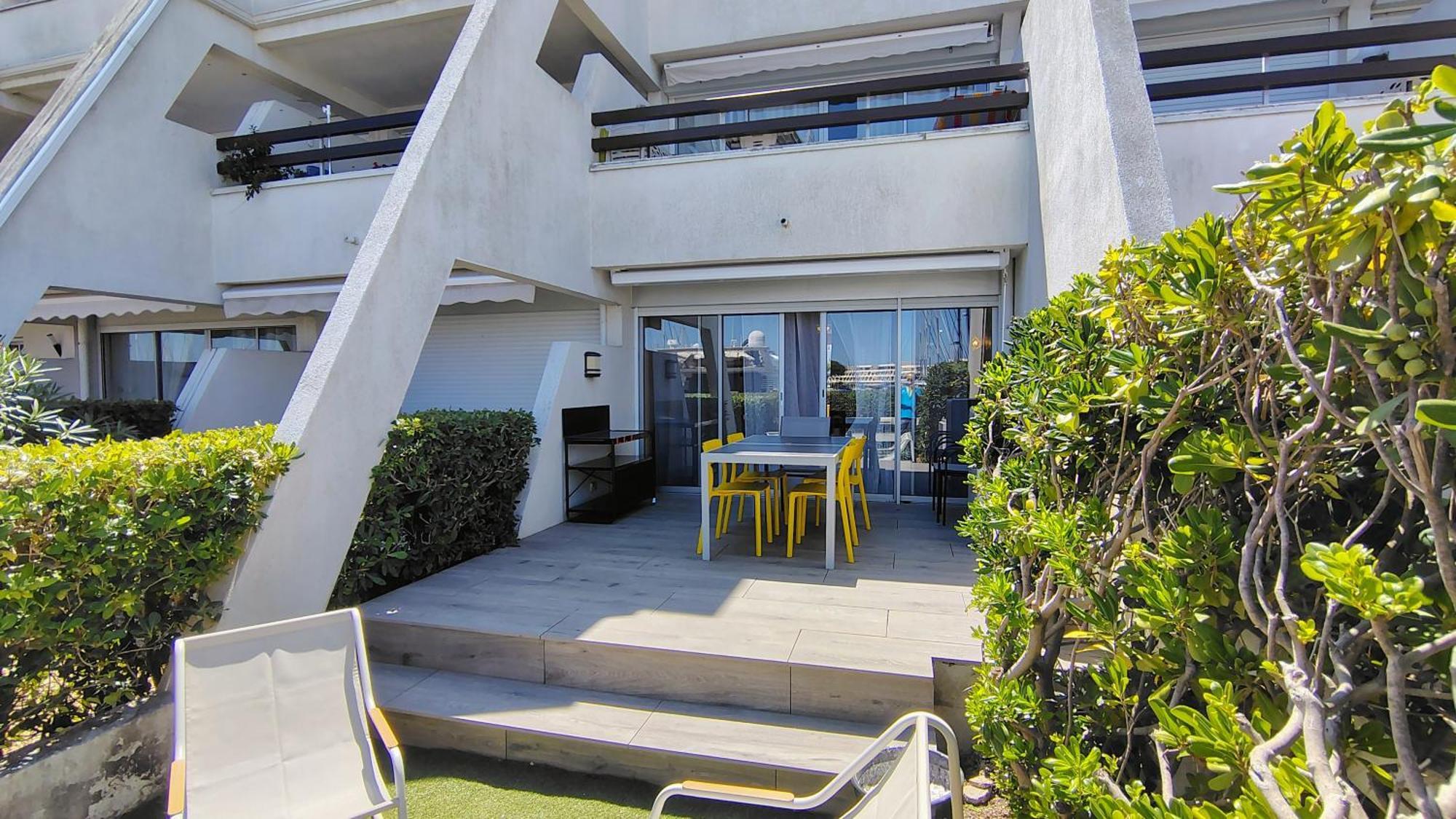Superior One-Bedroom Apartment