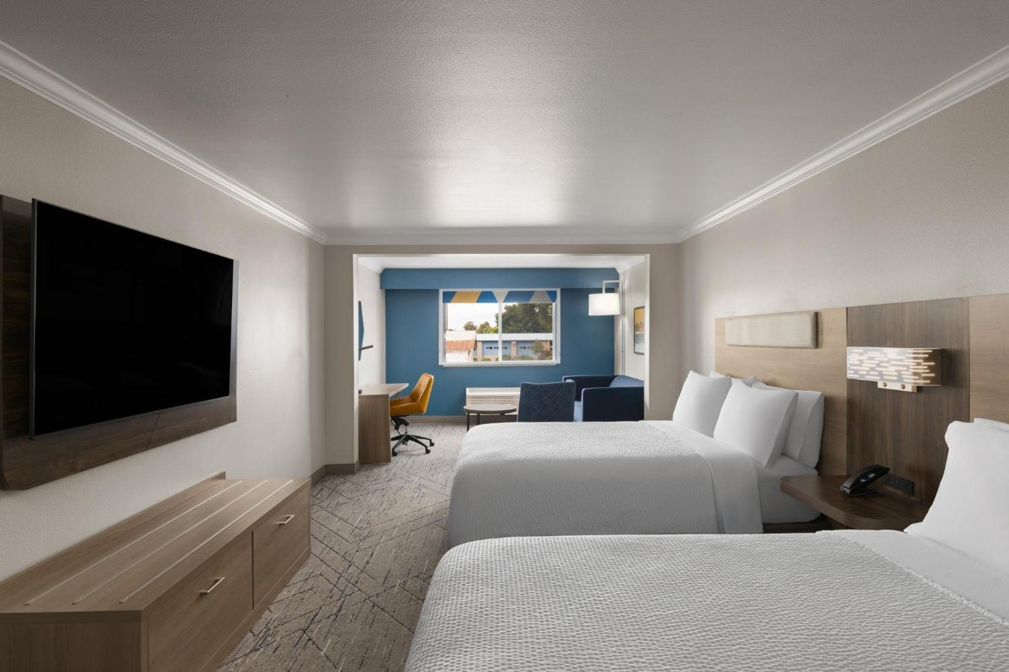 Queen Suite Two Queen Beds