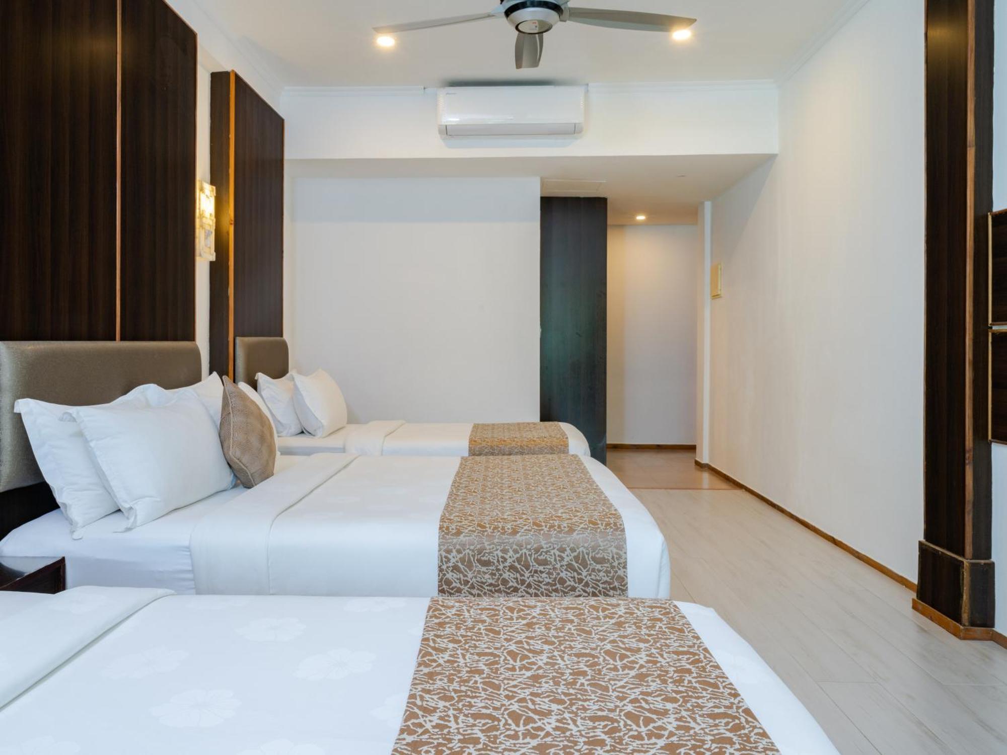 Deluxe Family Room