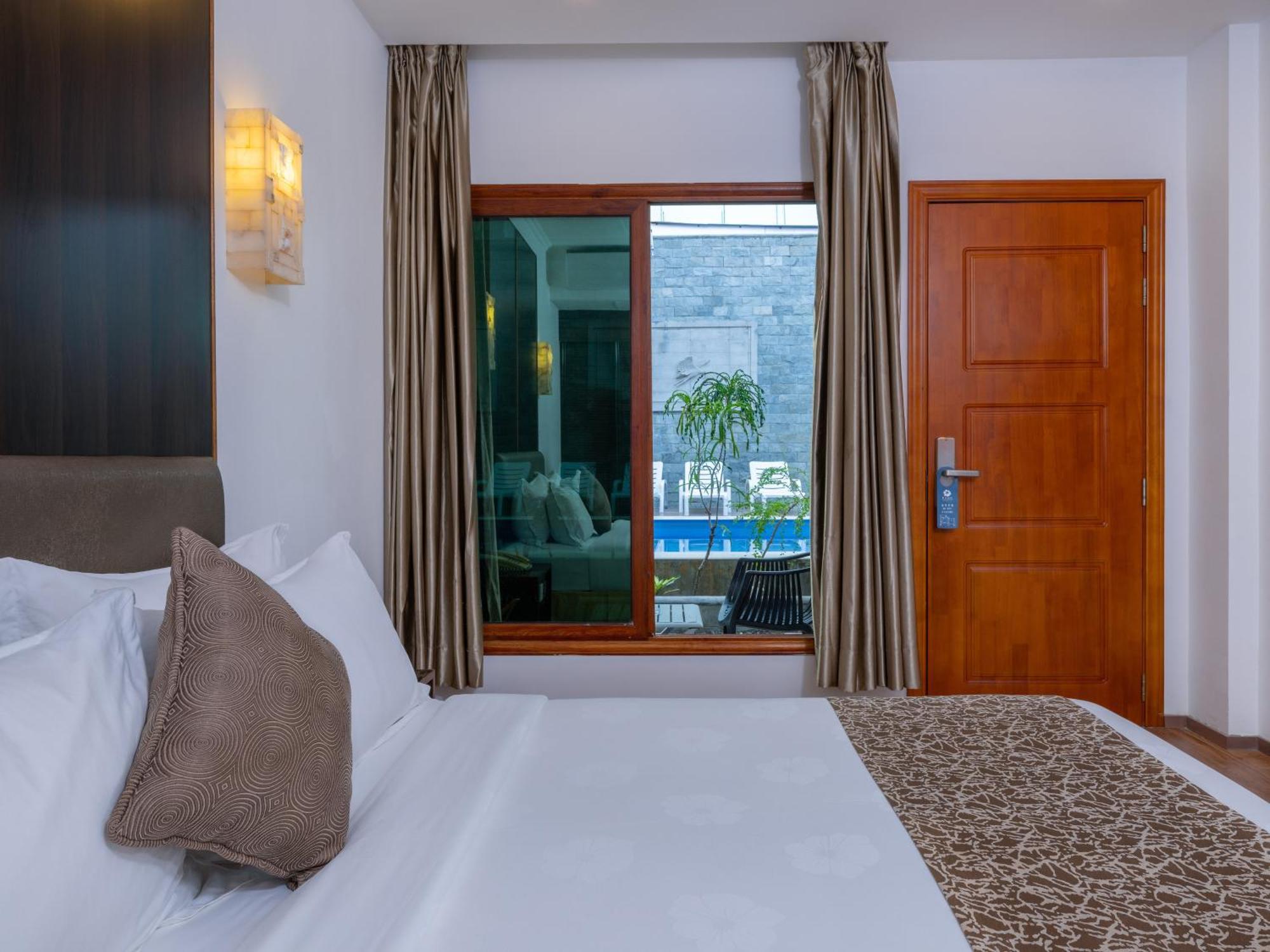 Deluxe Double Room Pool View