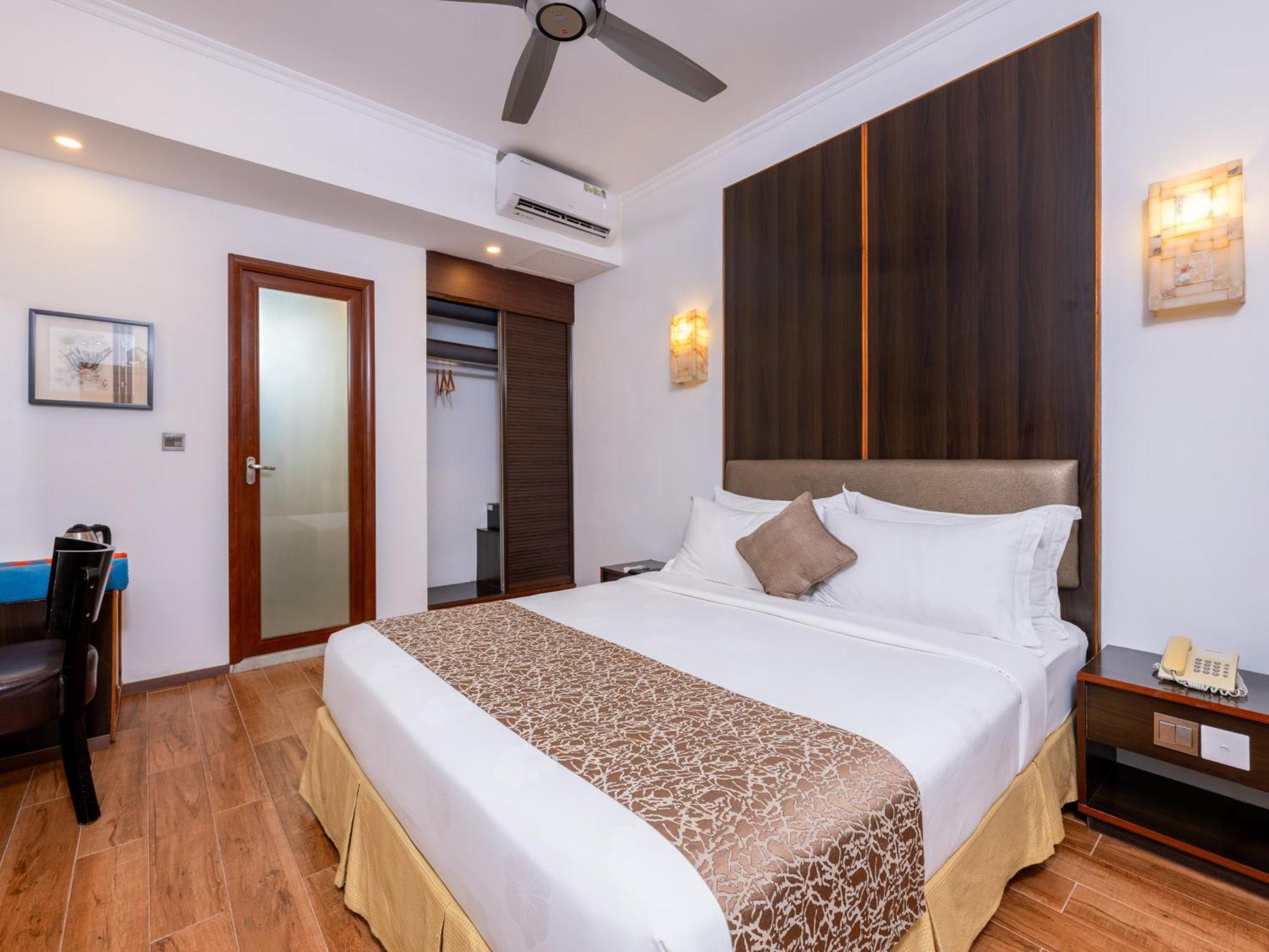 Deluxe Double Room Pool View