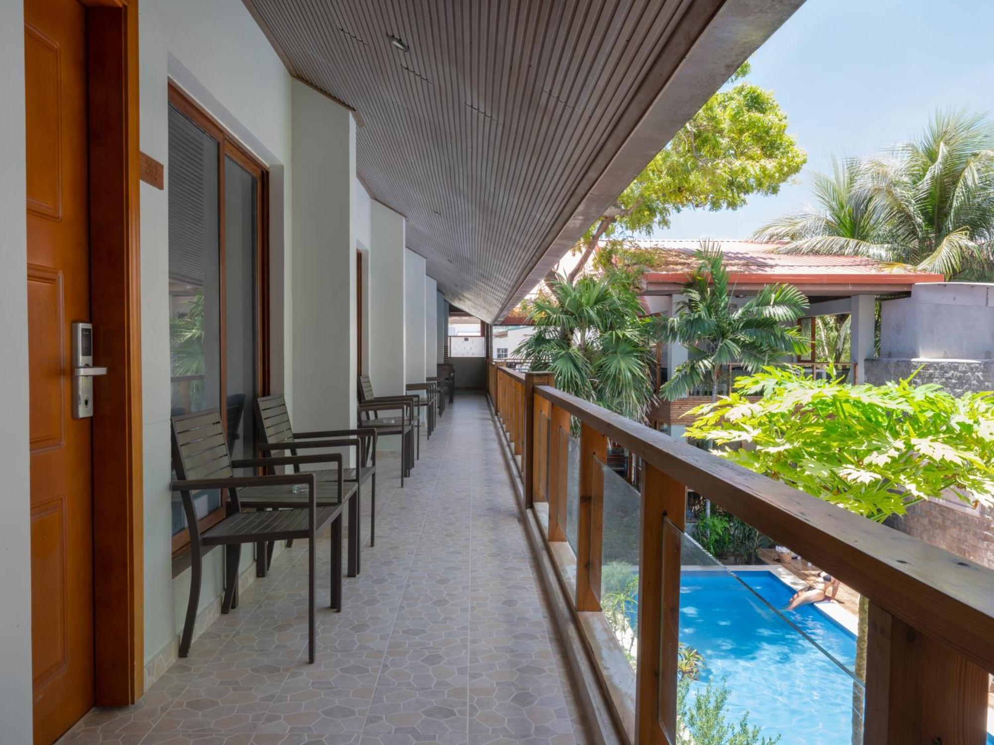 Deluxe Double Room Pool View