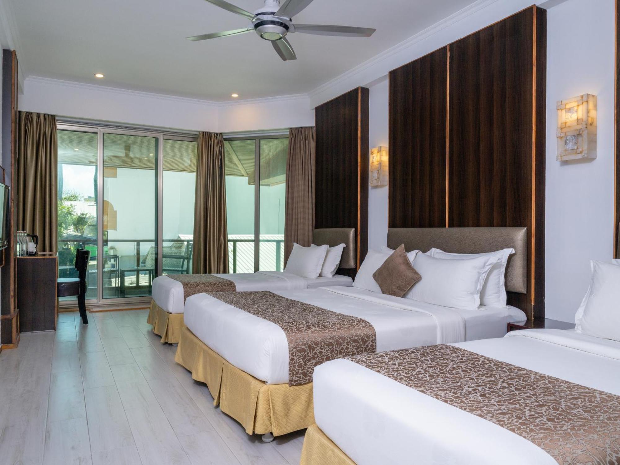 Deluxe Family Room
