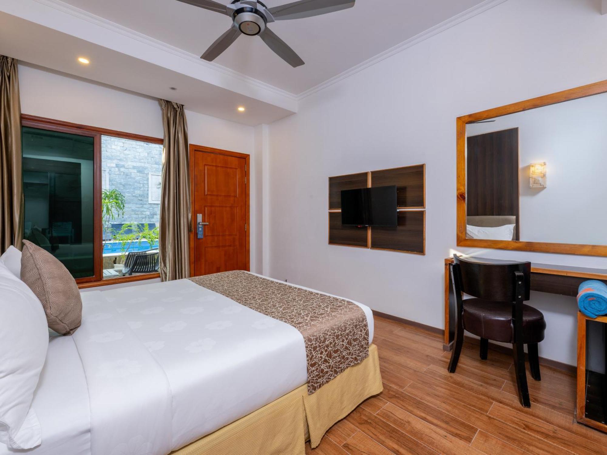 Deluxe Double Room Pool View
