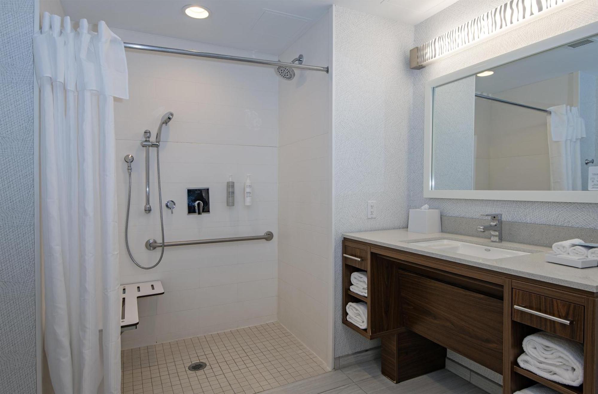 Queen Suite with Roll-In Shower - Mobility and Hearing Access/Non-Smoking