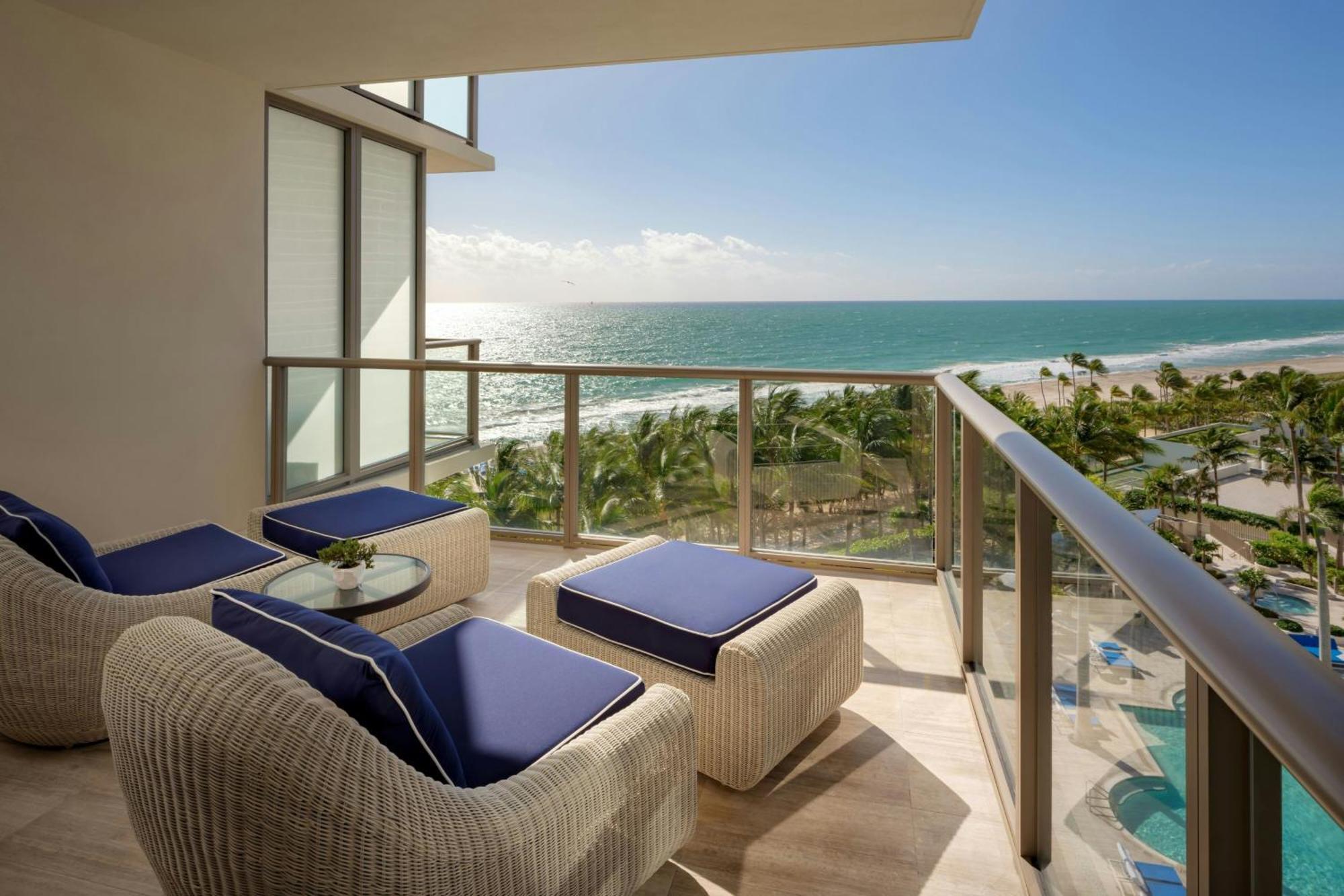 Atlantic Suite Suite 1 King Alternate bed sofa bed