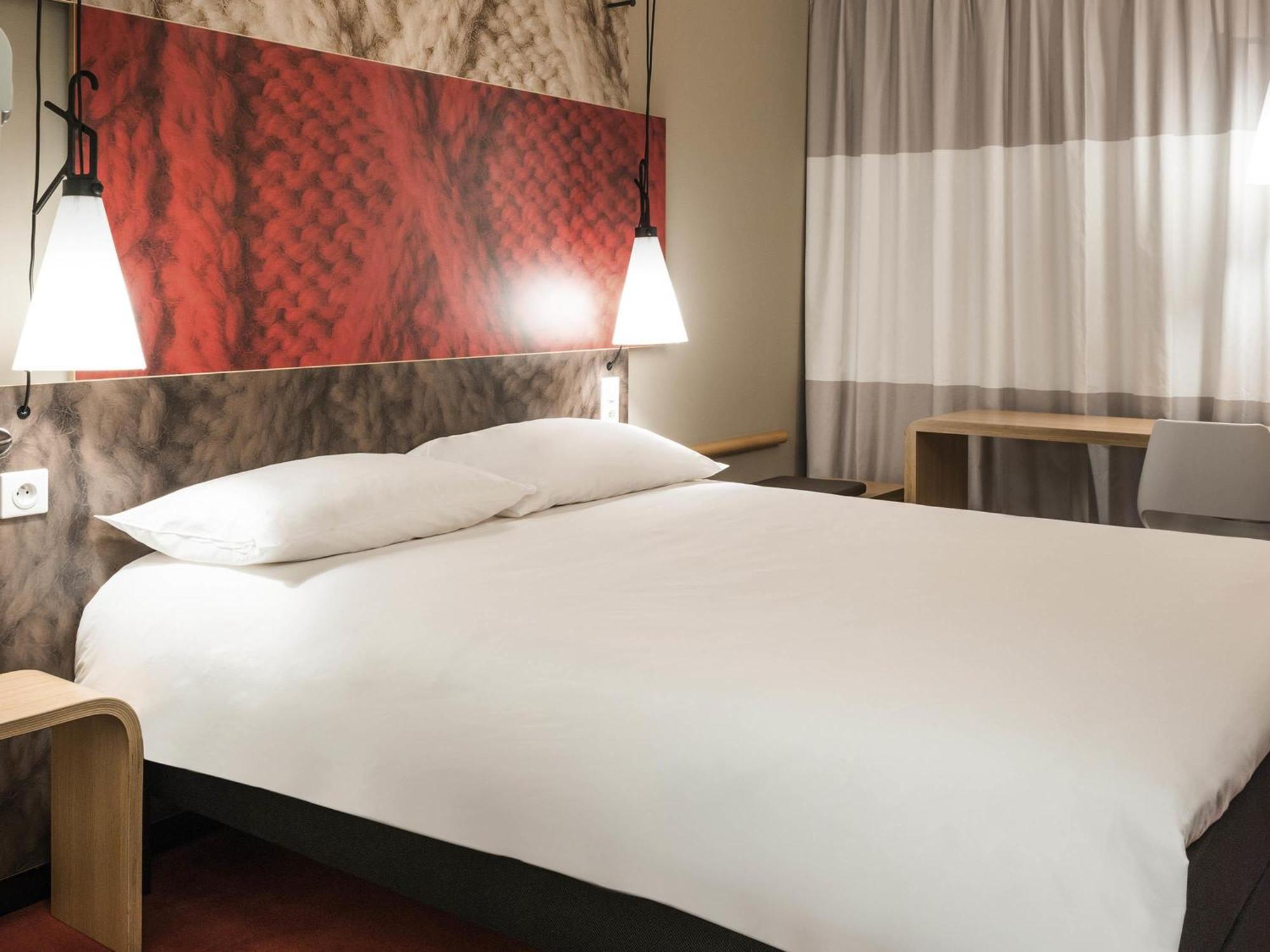 Standard Queen Room