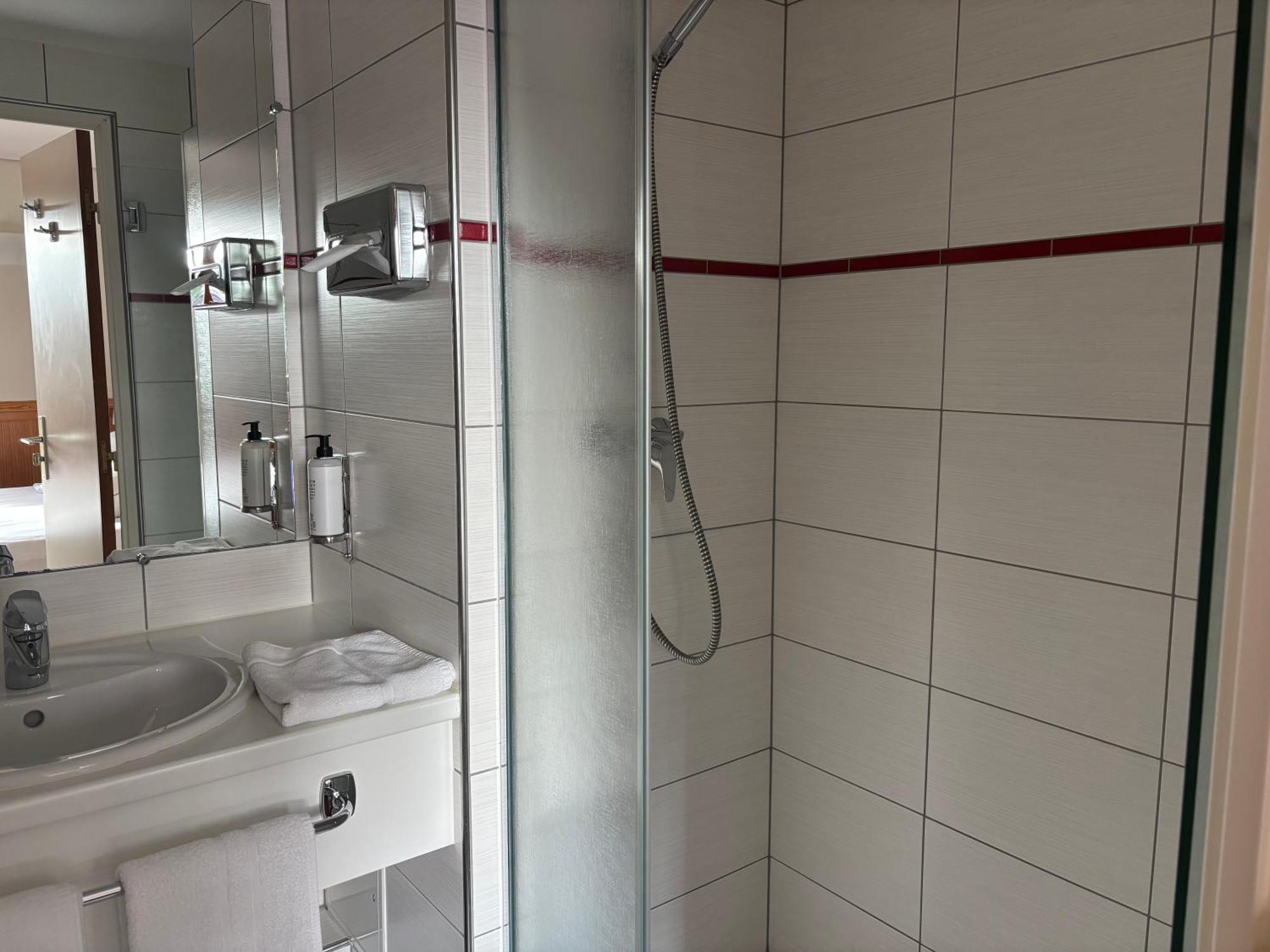 Classic Queen Room Spa Access