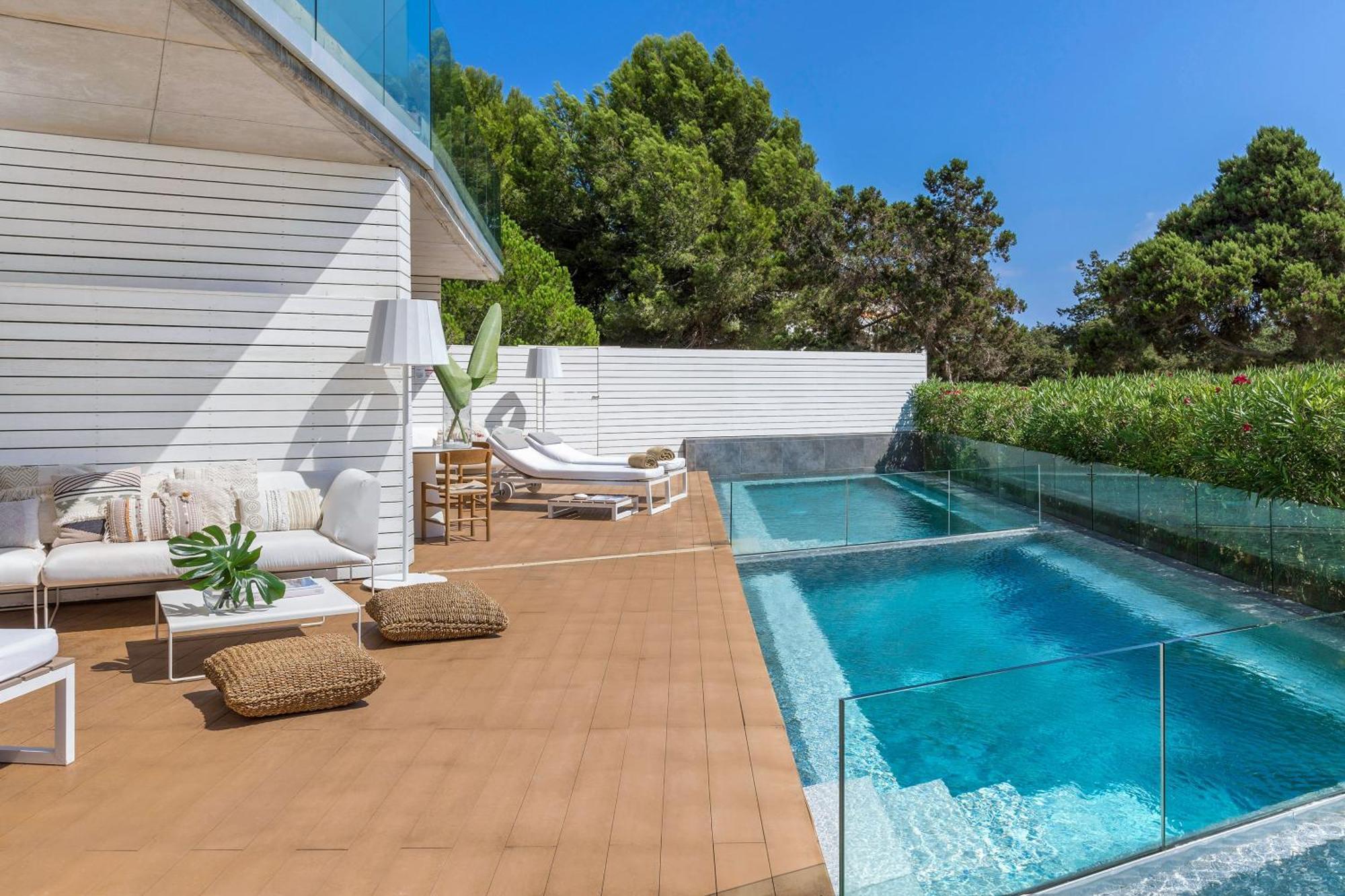 3 Bedrooms Ultimate ME Suite Private Pool Sea View