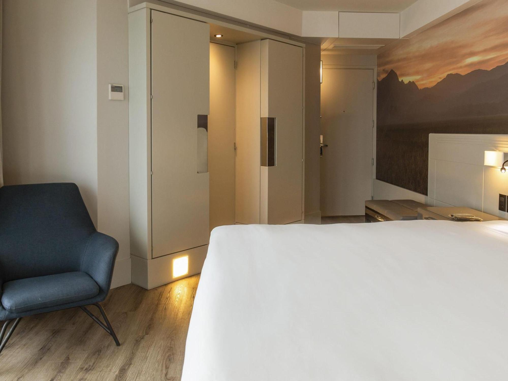 Deluxe King Room Ocean View