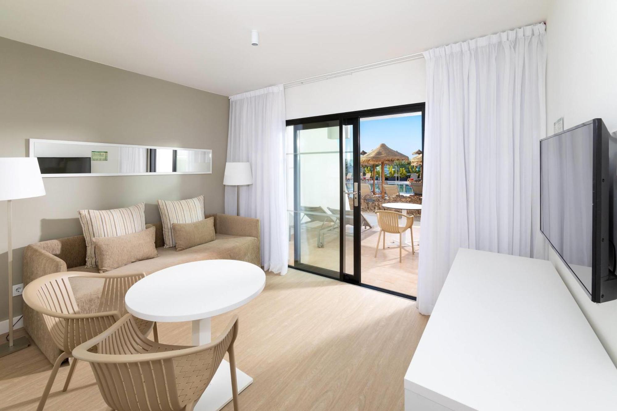 Junior Suite Pool Access,1771727784:JPEG