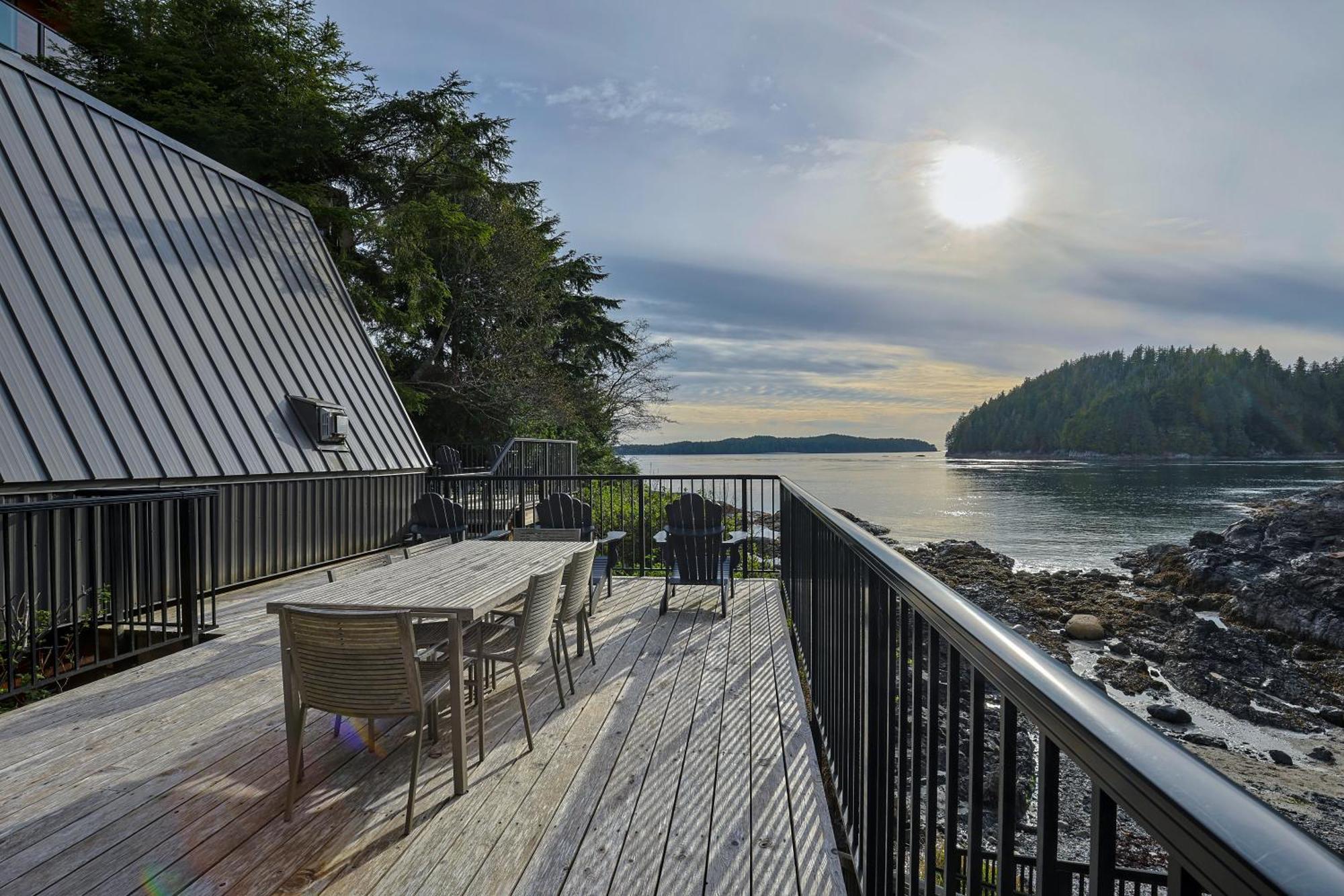 Oceanfront Cottage - Pet-Friendly