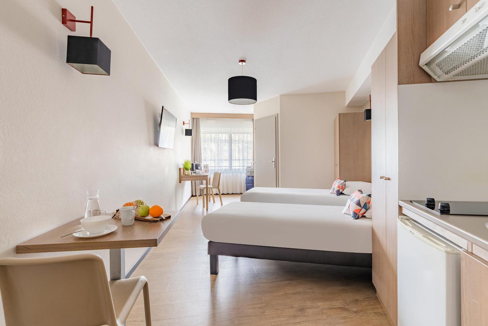 Studio with 2 Single Beds