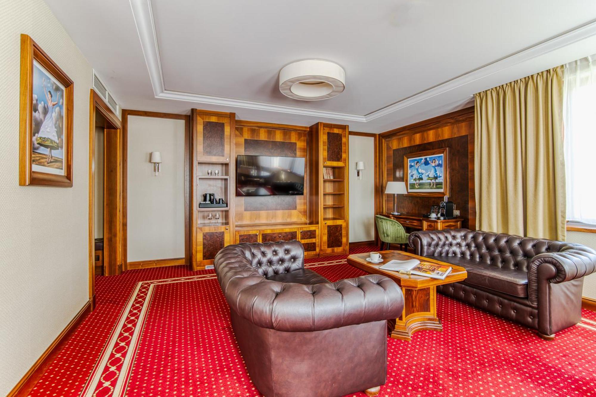 Deluxe Suite