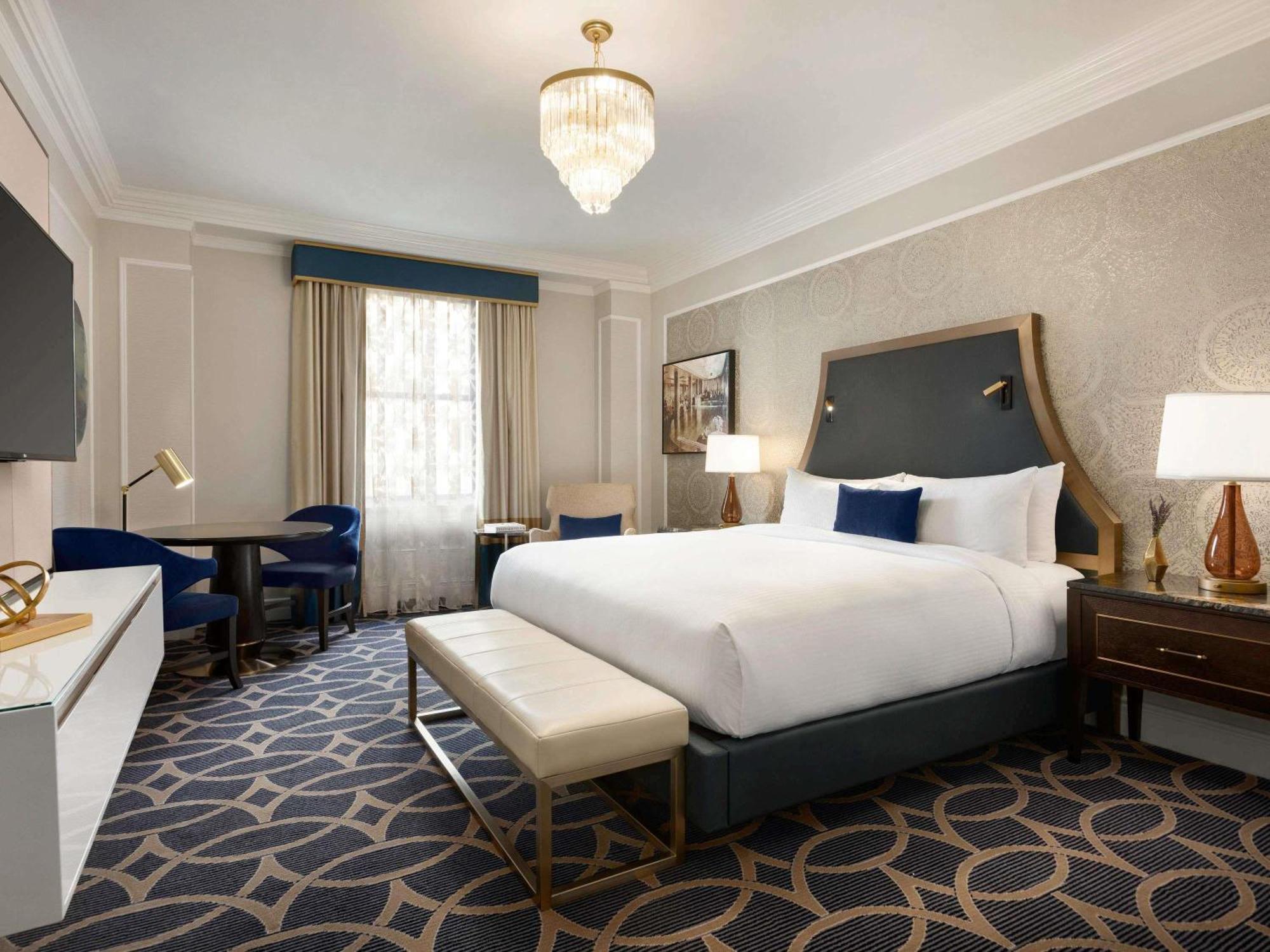 Fairmont Gold Room King Bed
