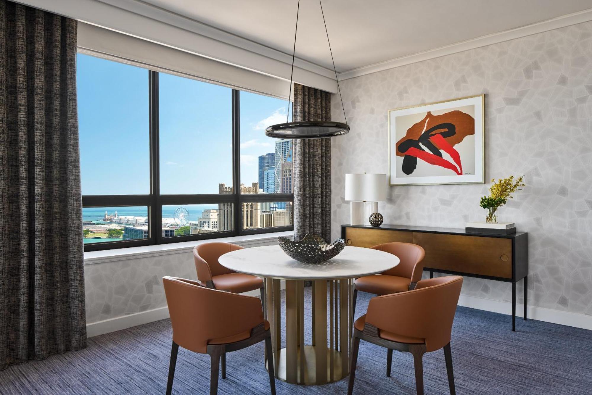 One-Bedroom Lakeside Suite Lounge Access