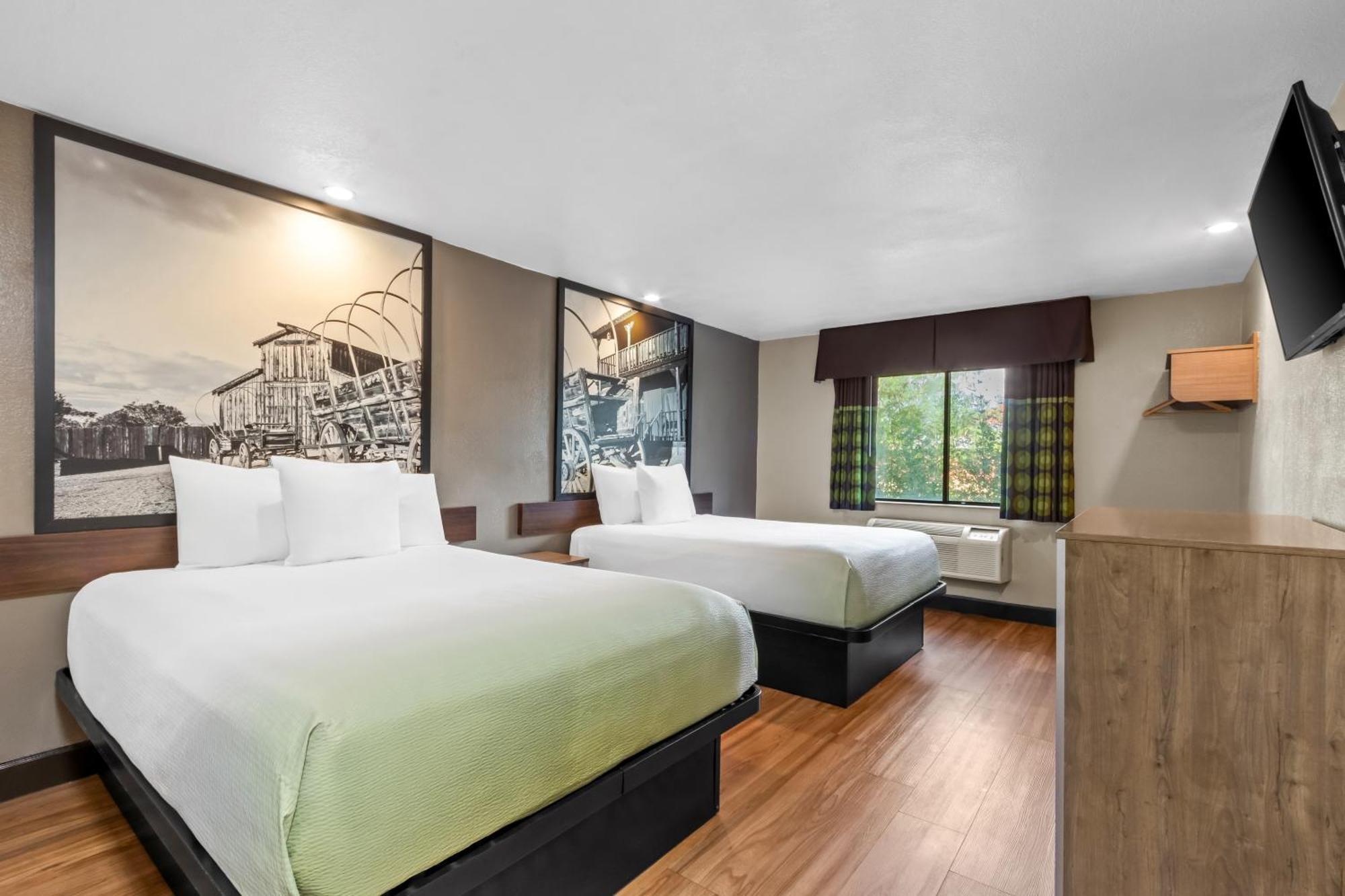 Queen Room with Two Queen Beds - Non-Smoking