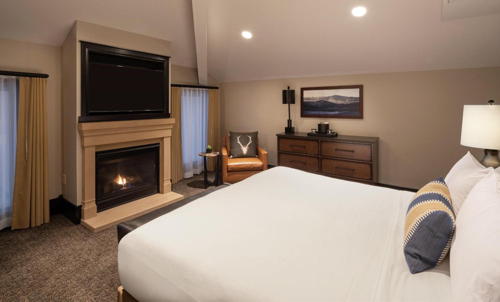 One-Bedroom Bi-Level King Residence