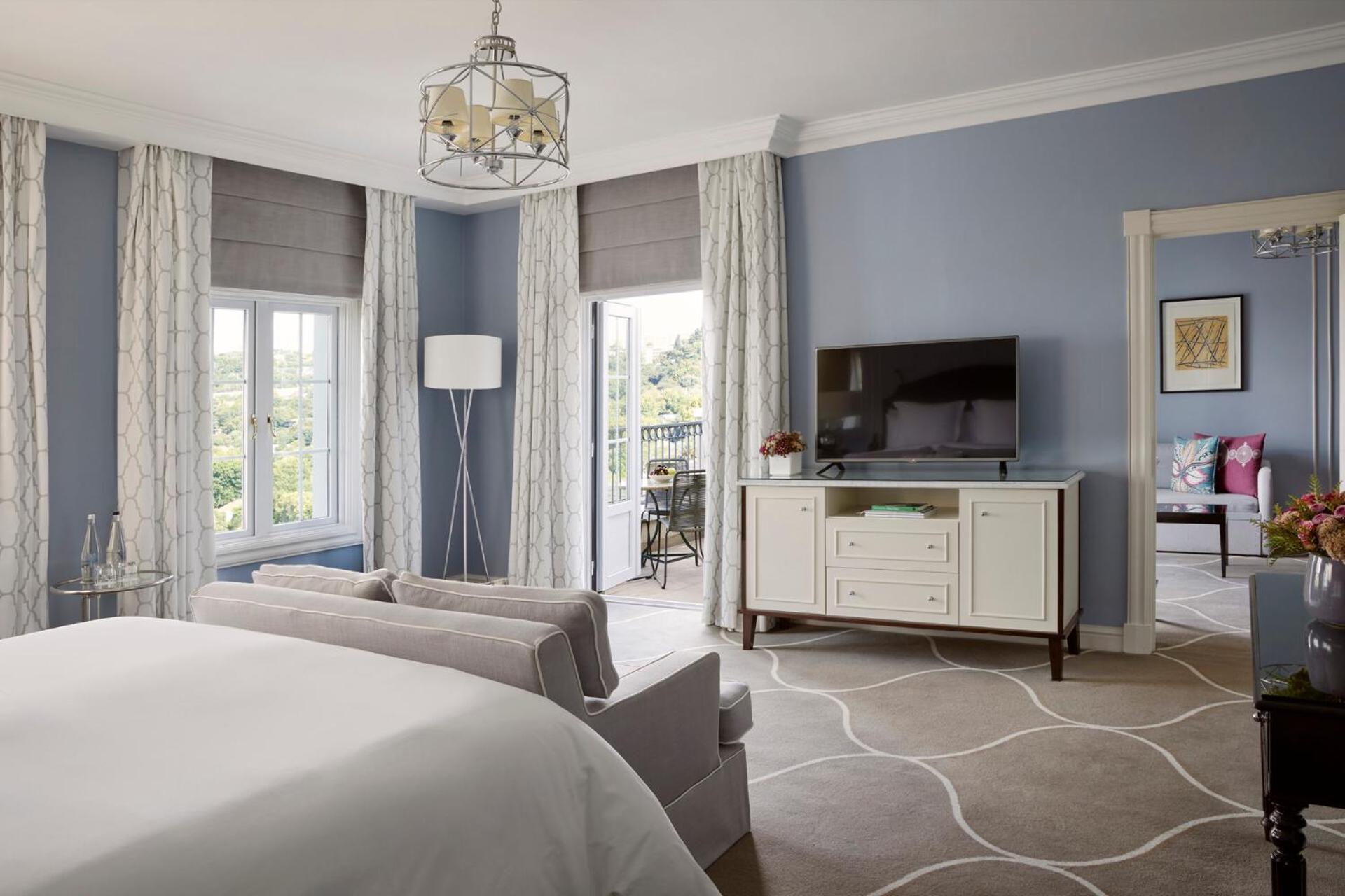 Panoramic View One Bedroom Suite