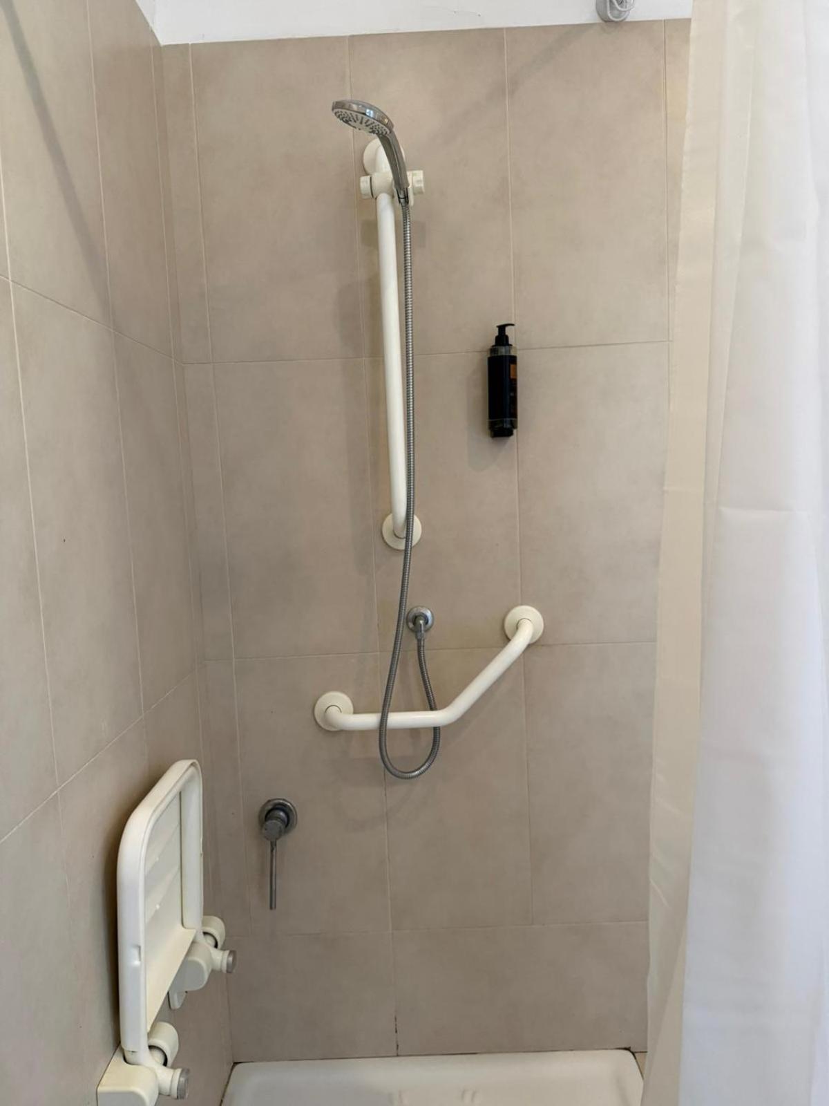 Double or Twin Room Disability Access,1772251271:JPEG