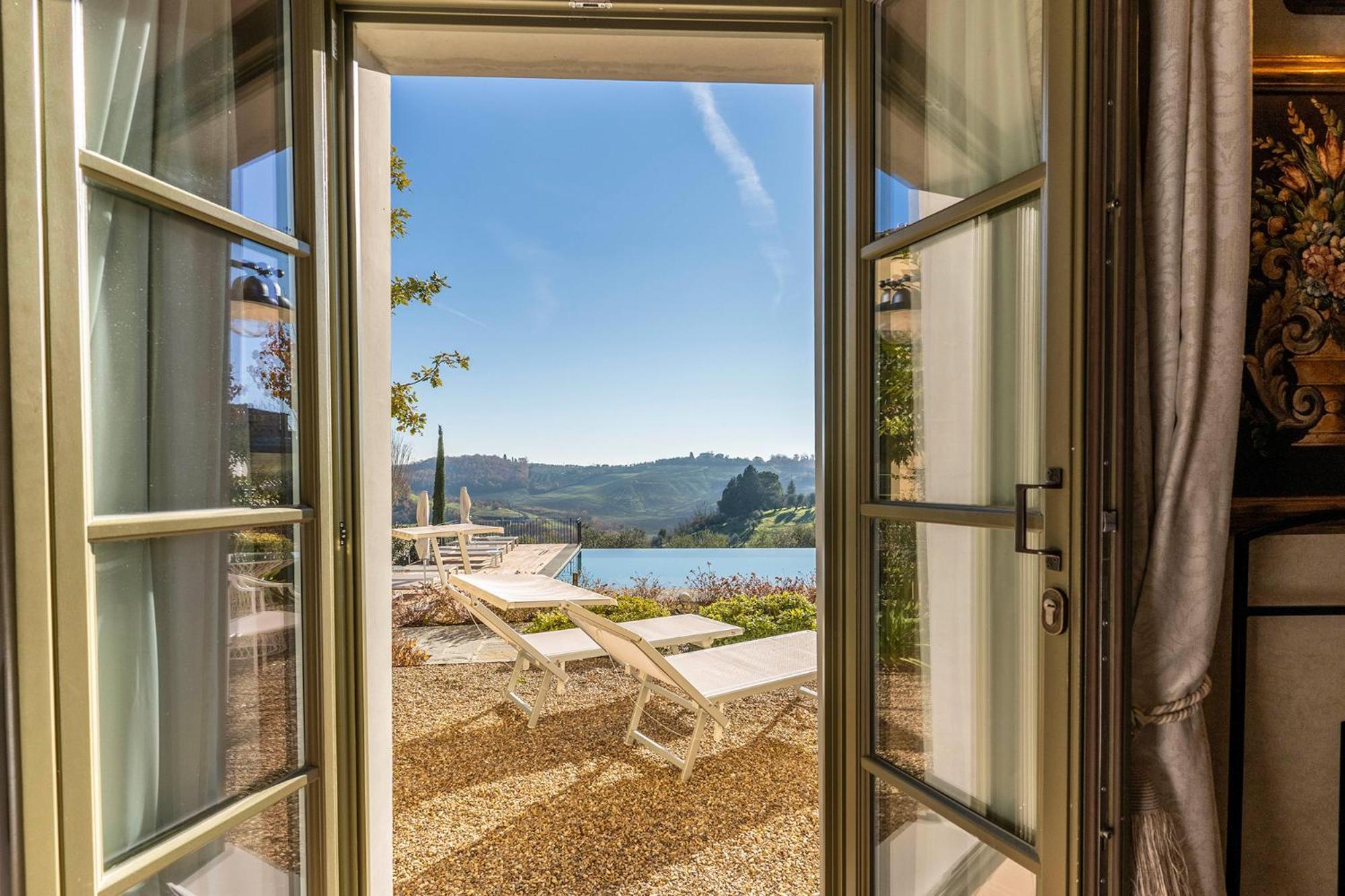 Suite Queen con Vista Piscina