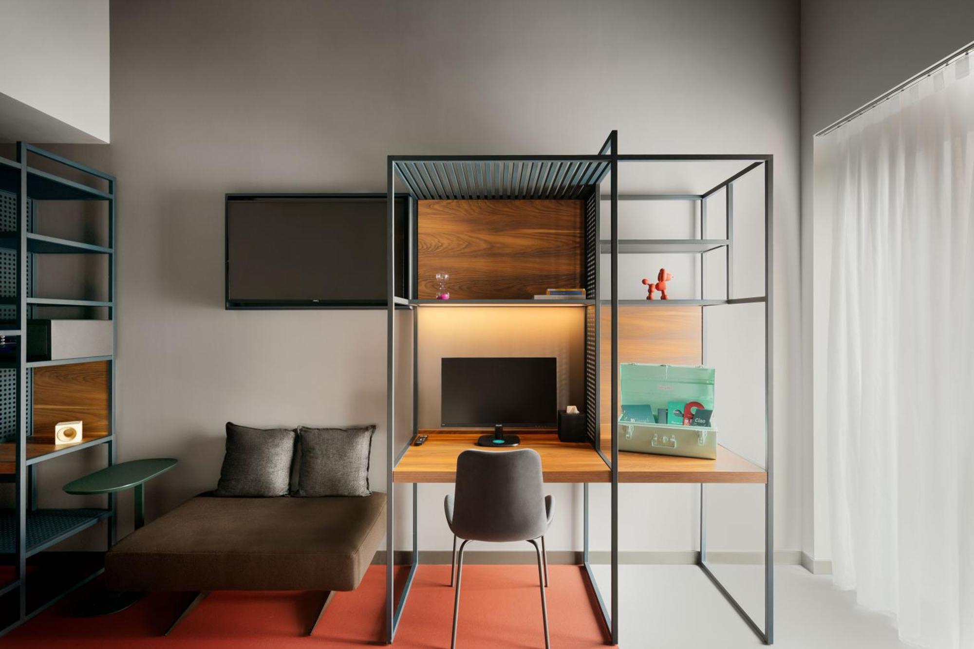 Champion Double Bed PRIVATE FITNESS CORNER