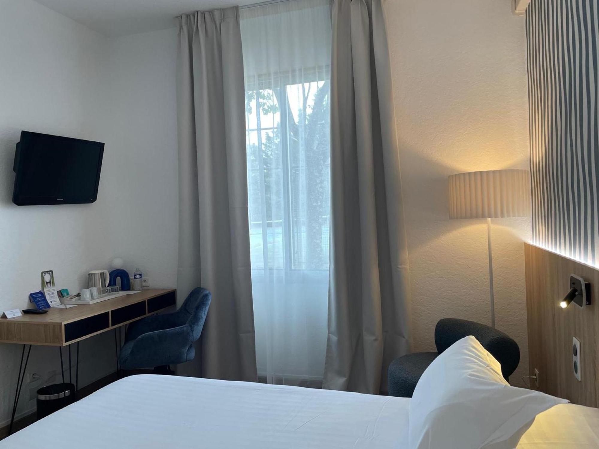 Chambre Lit Queen-Size Standard - Vue sur Rue - Non-Fumeurs