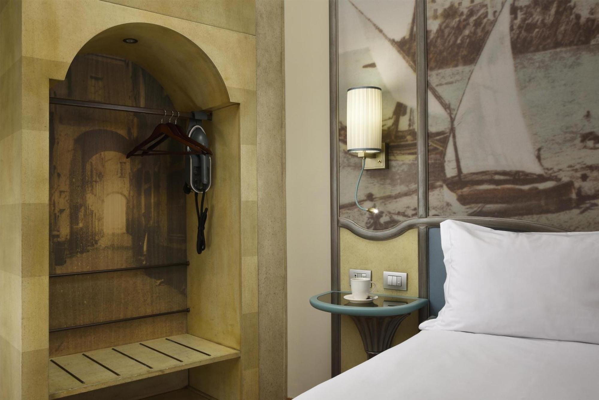 Twin Room Mobility Access