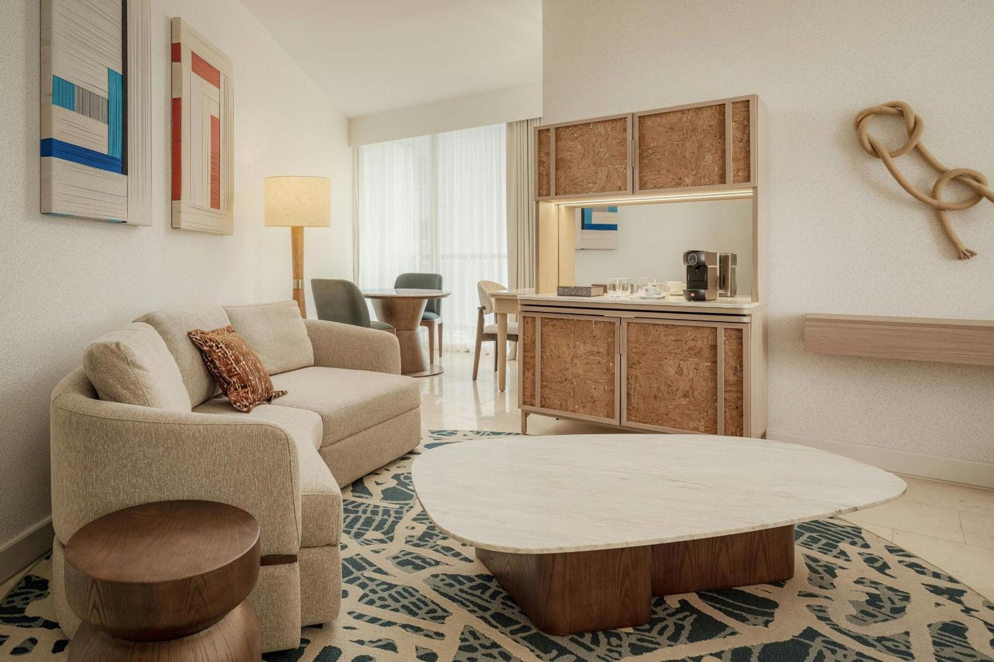 Curve Suite 1 King Partial ocean view Balcony