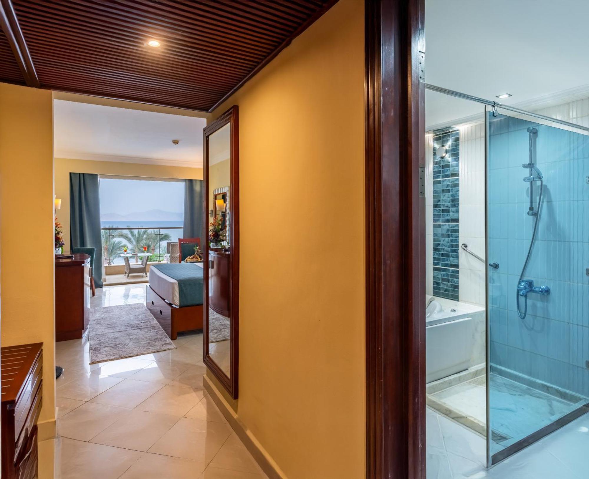 Quarto Triplo Deluxe com Vista Mar