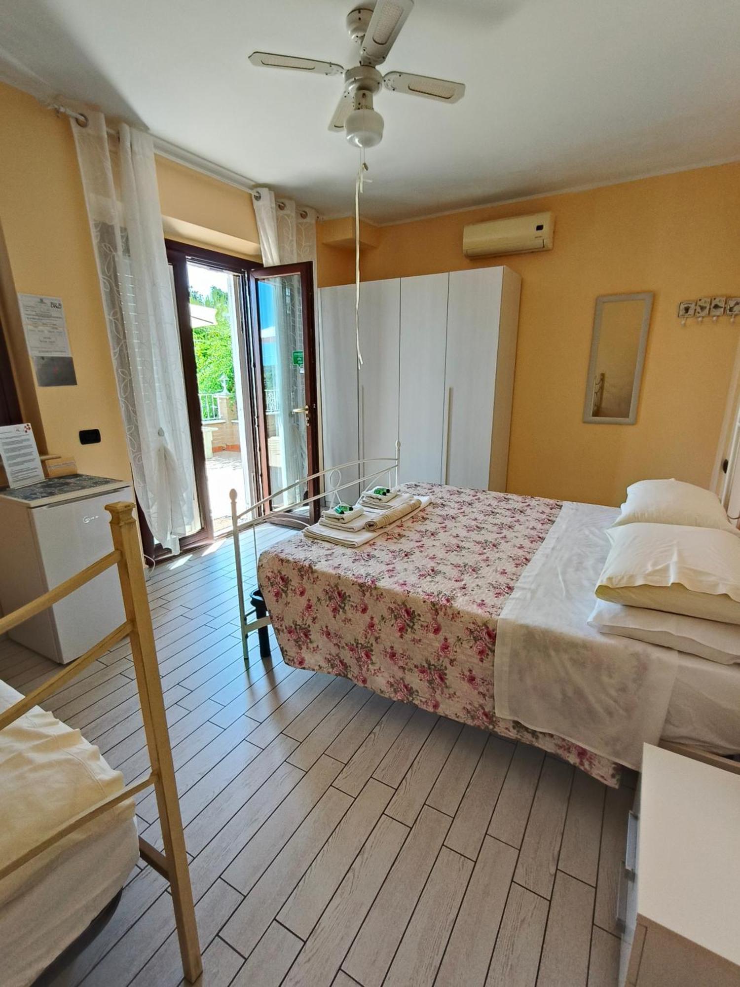 Camera Matrimoniale Deluxe con 1 Letto Supplementare