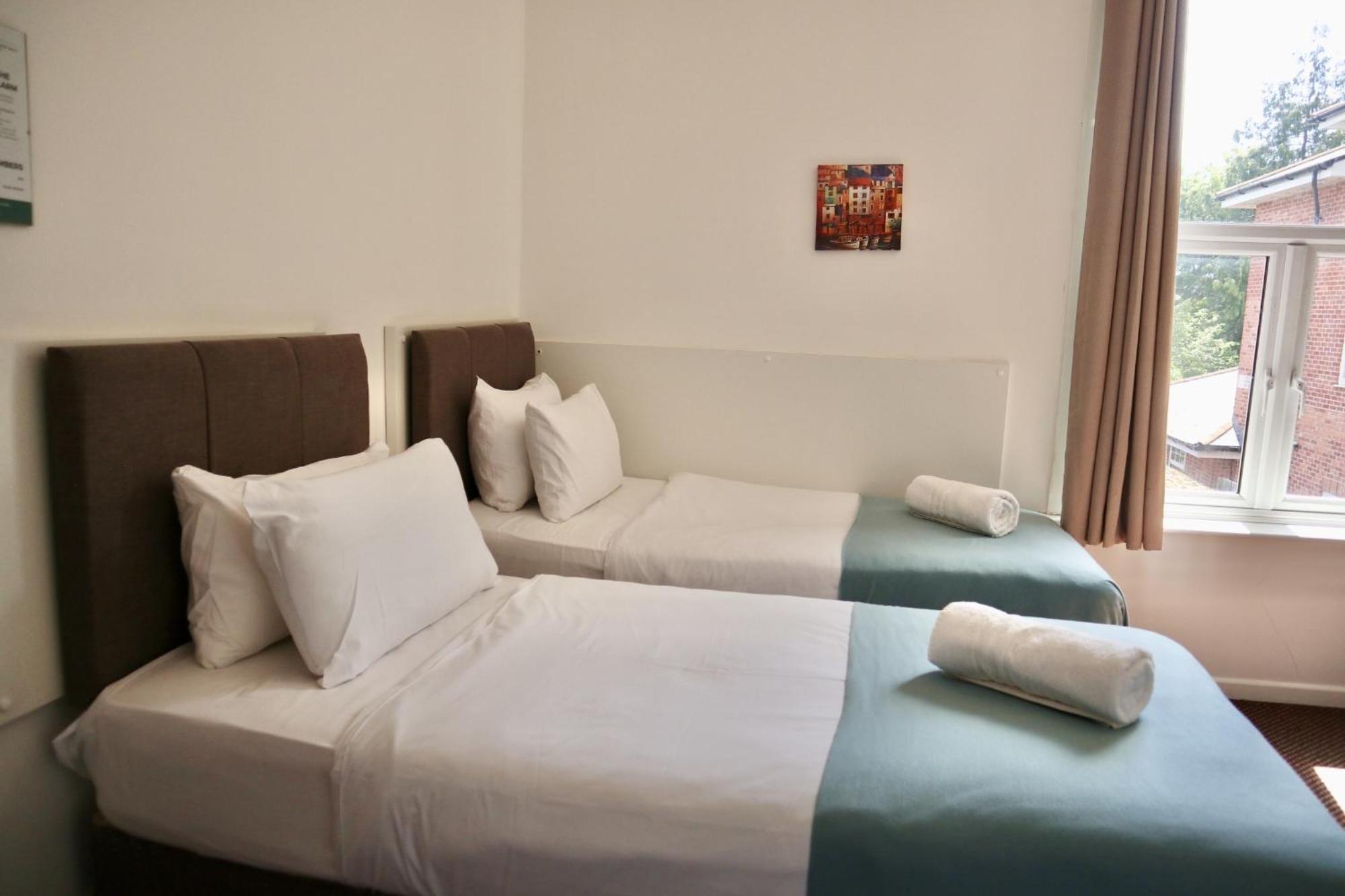 Standard Twin Ensuite Room
