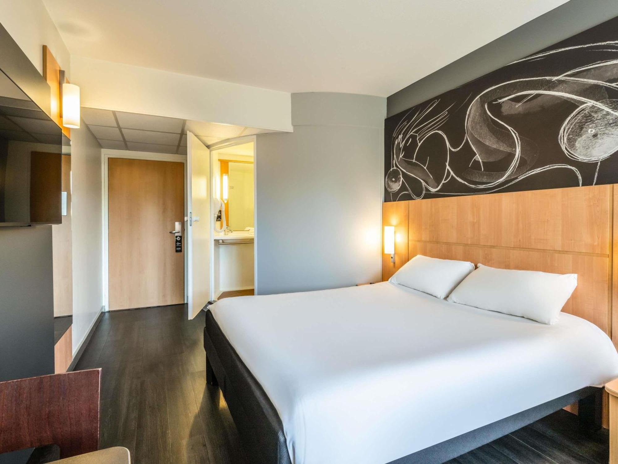 Standard Room one double one single bed