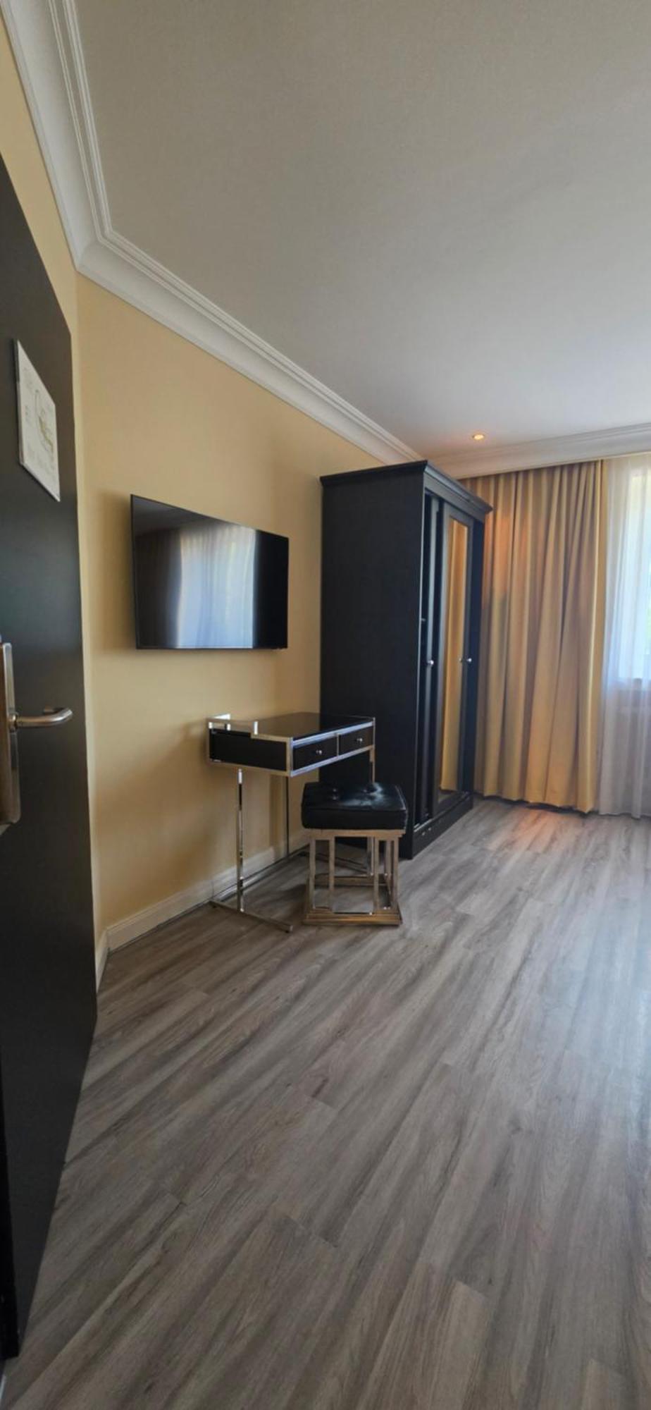 Deluxe King Size Double Room