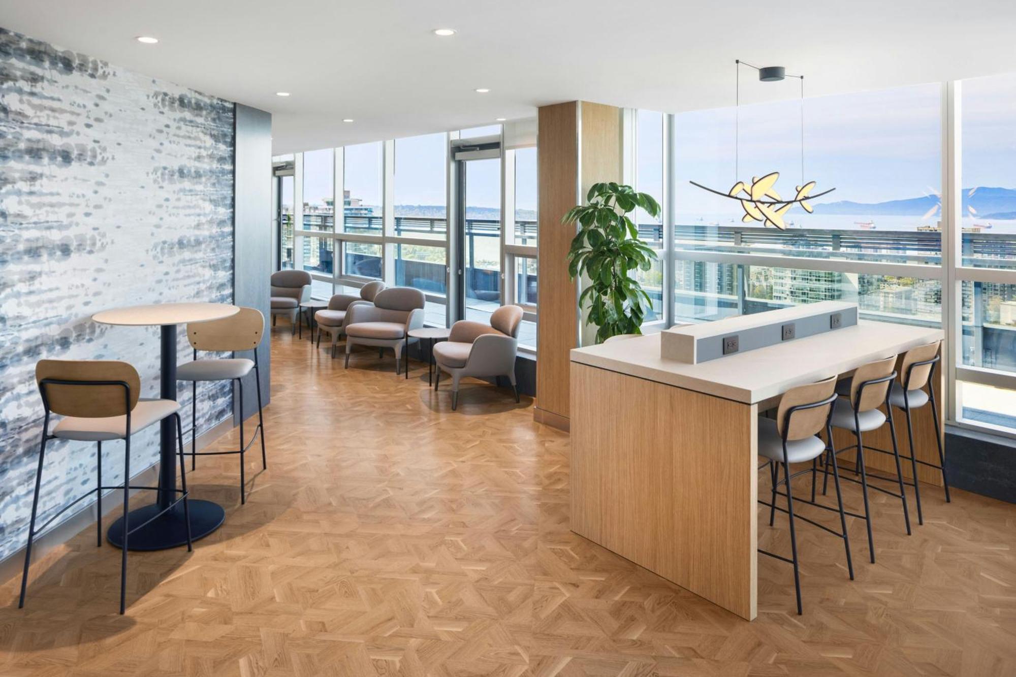 King Room High Floor or Club Lounge Access