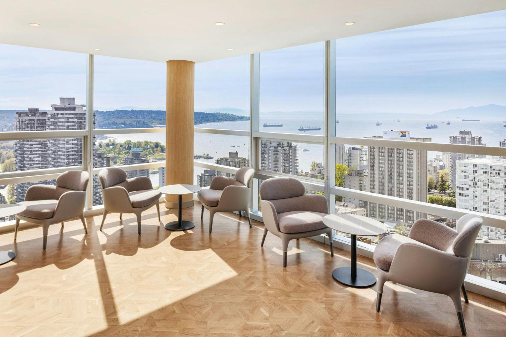 King Room High Floor or Club Lounge Access