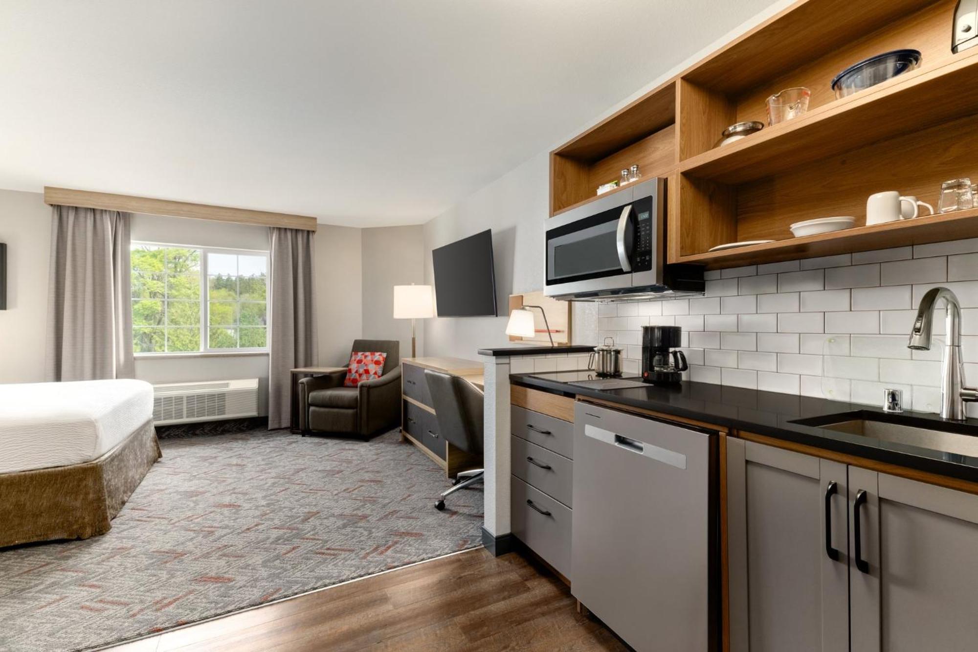 Queen Studio Suite