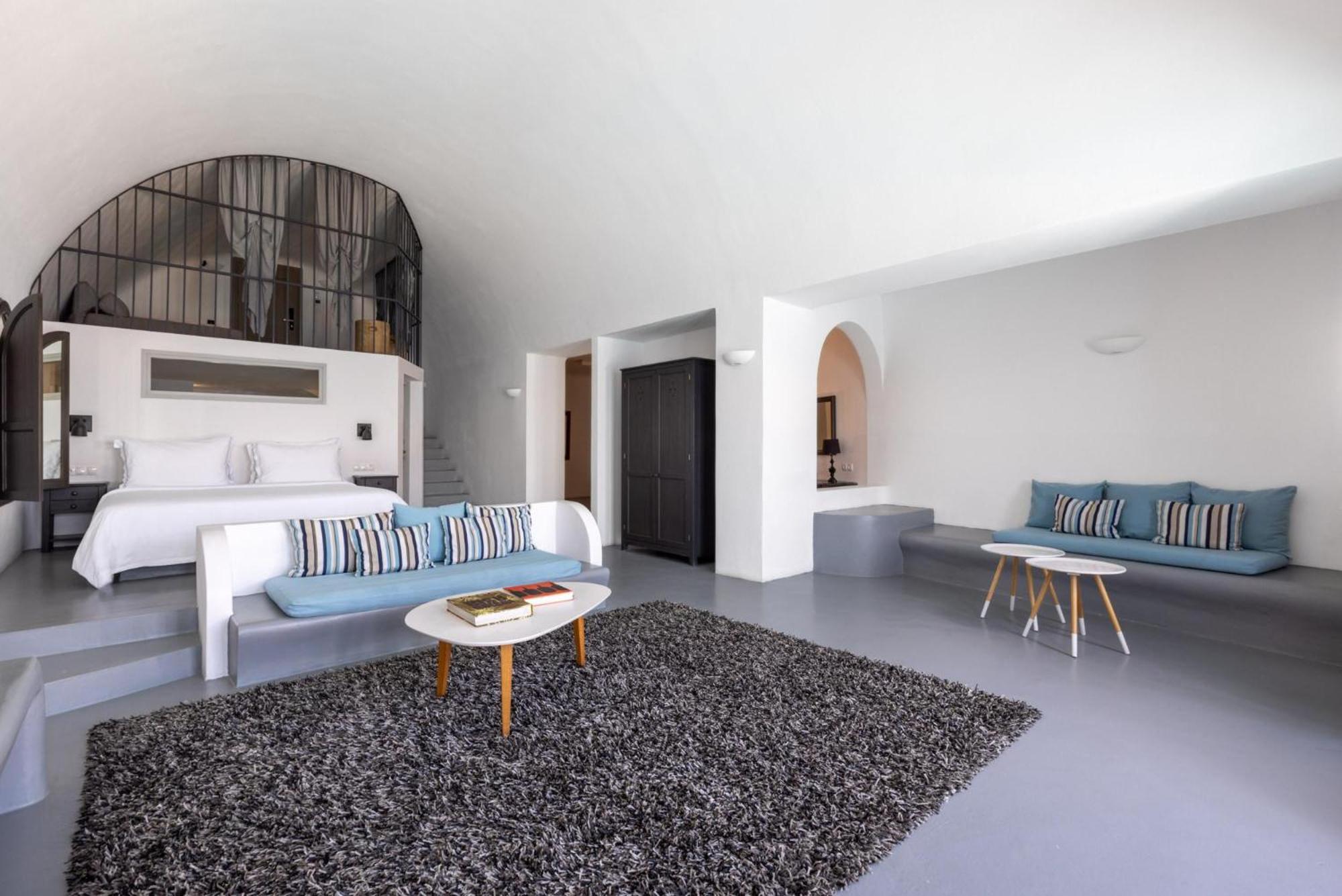 Executive Cave Suite Private Pool & Caldera View