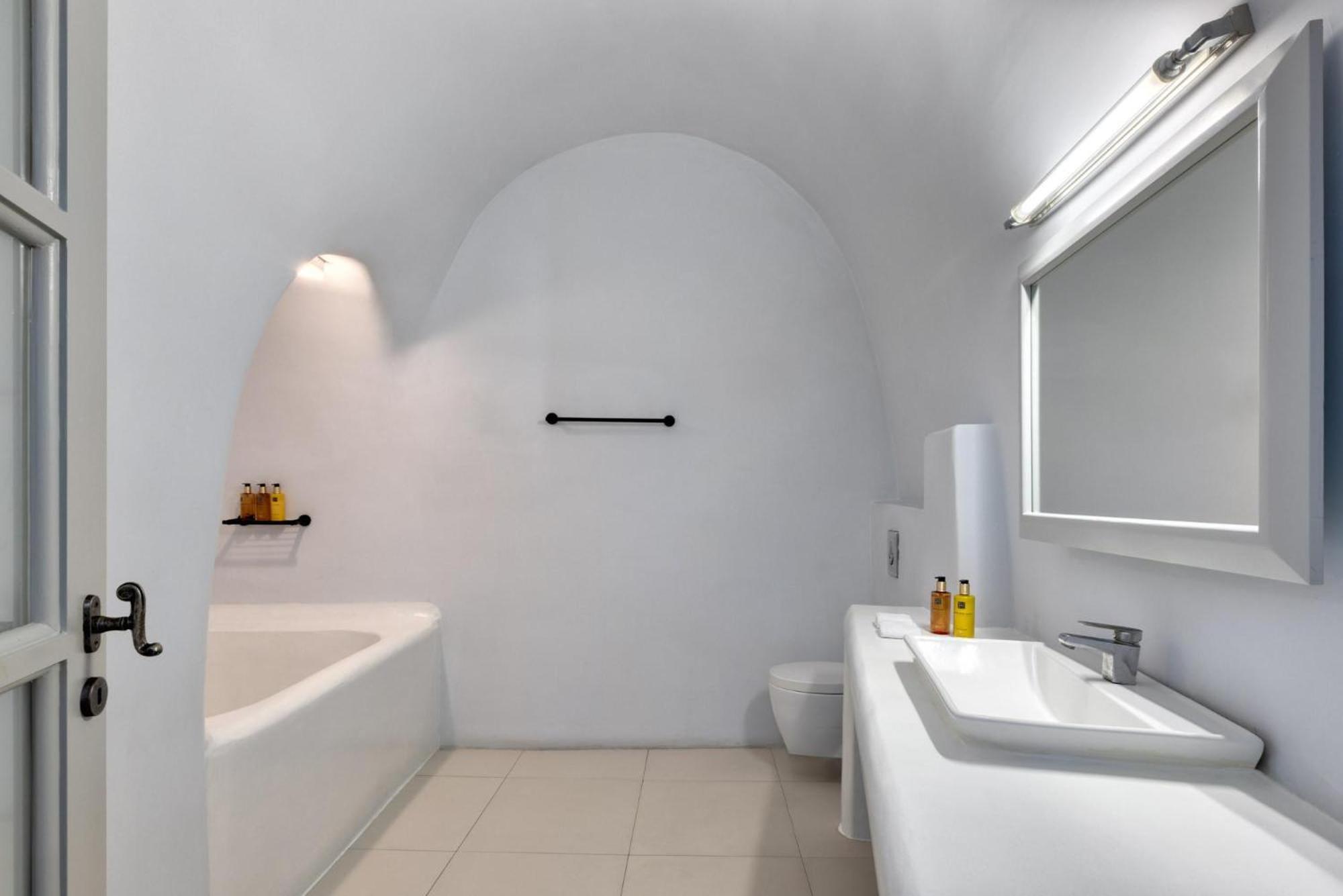 Deluxe Cave Suite Private Pool & Caldera View